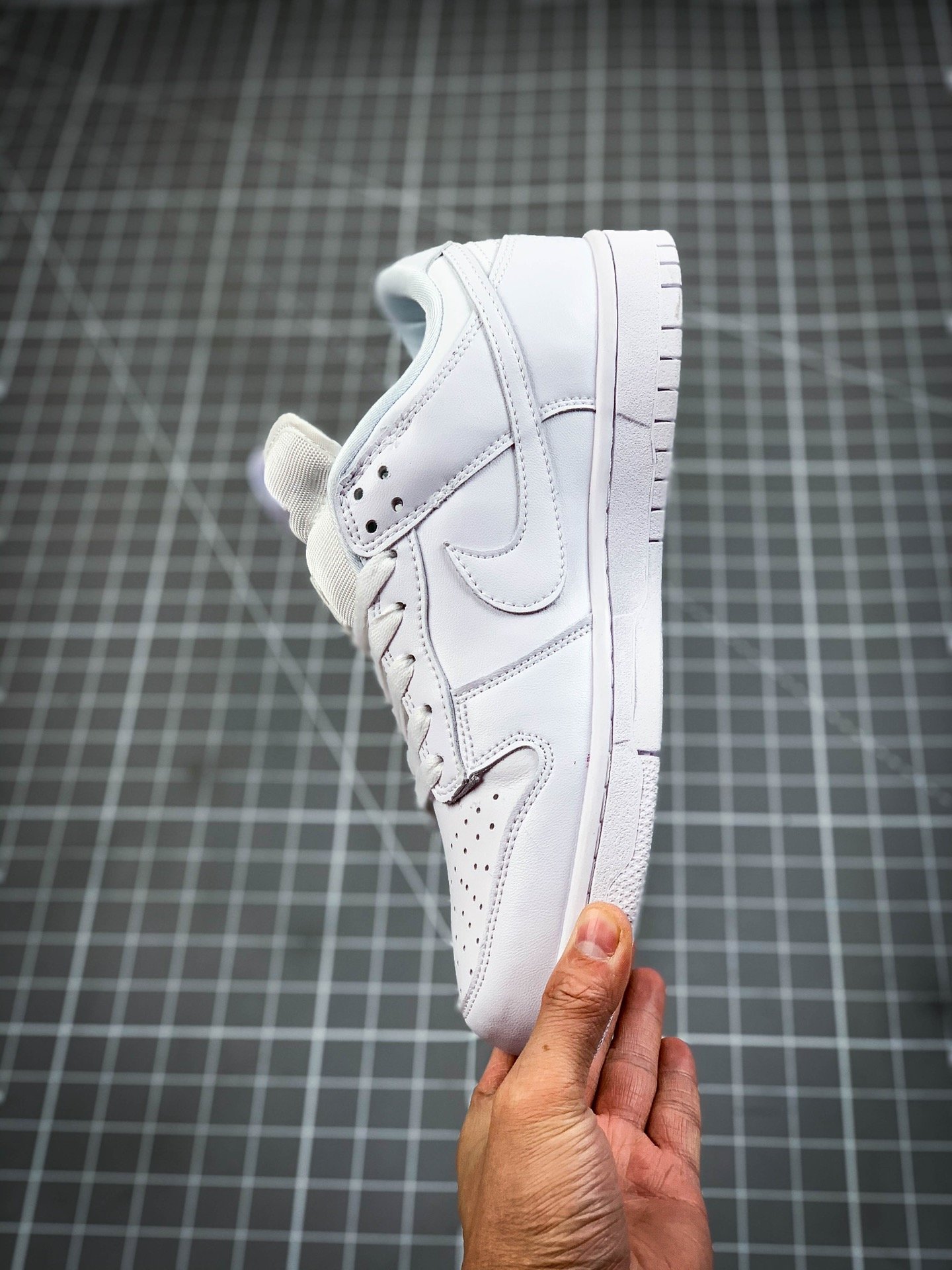 Dunk Sb Low White Ice White/Light Base Grey 15