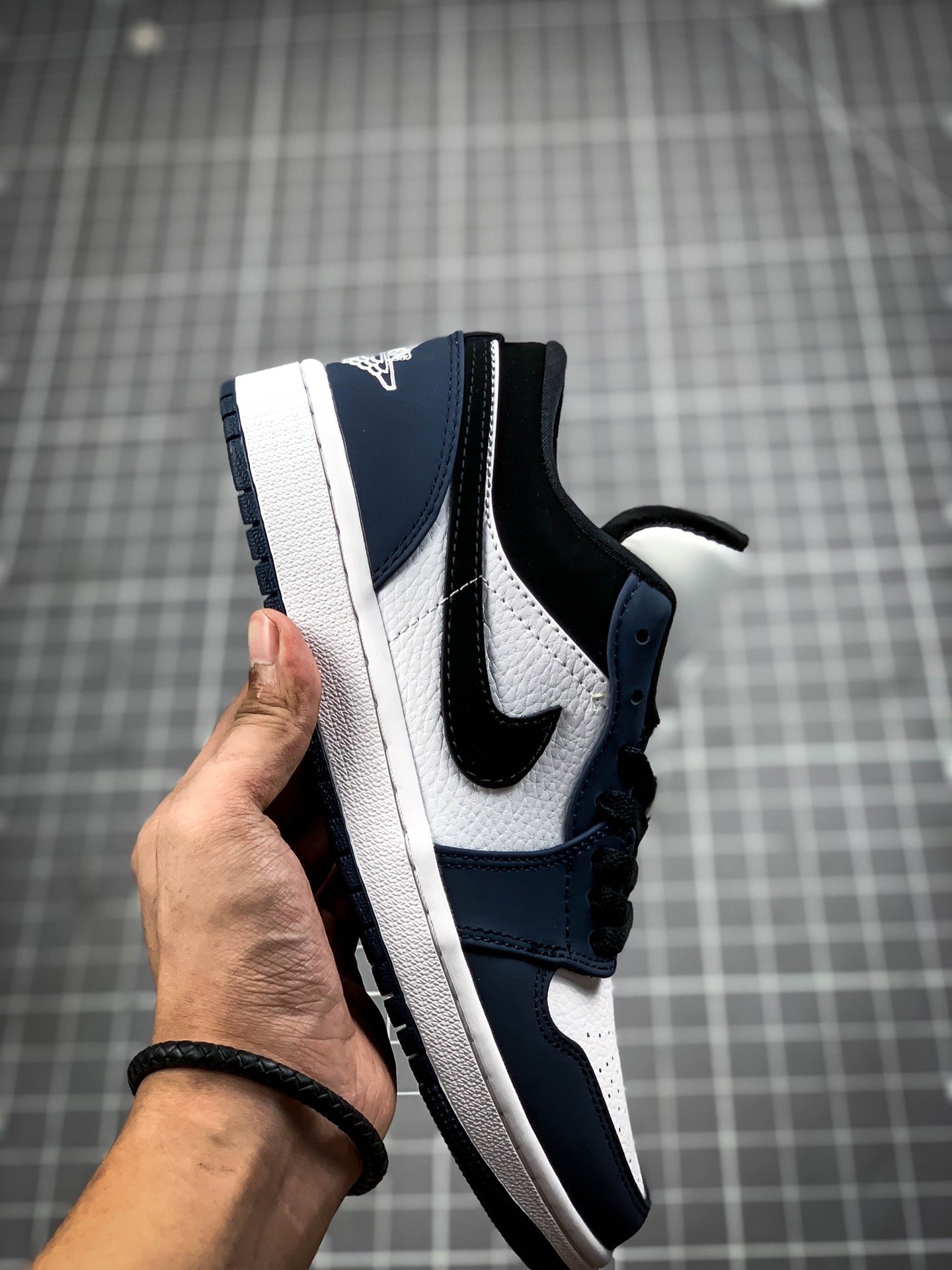 Air Jordan 1 Low Retro White/Black-Midnight Navy 7