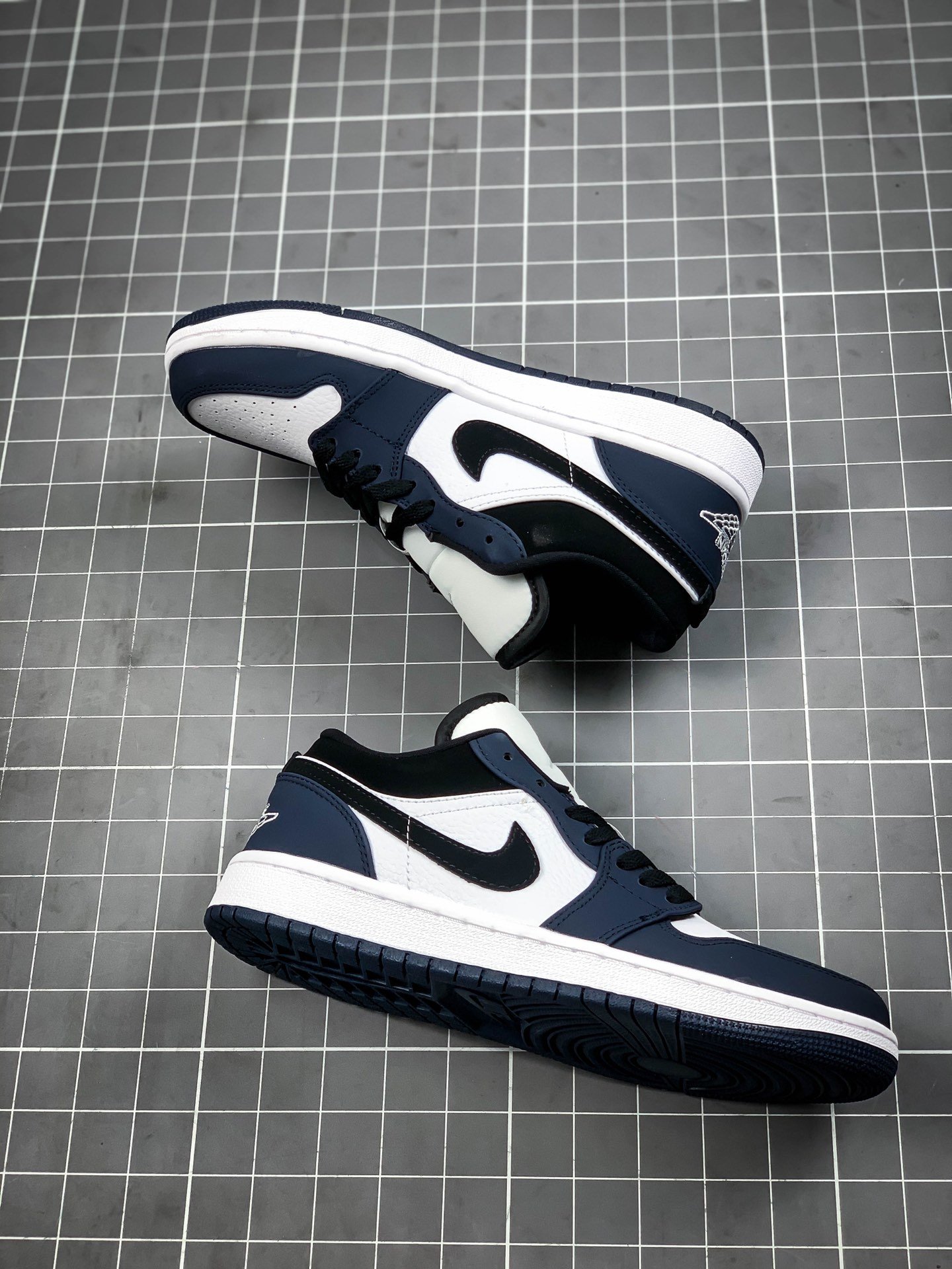 Air Jordan 1 Low Retro White/Black-Midnight Navy 13