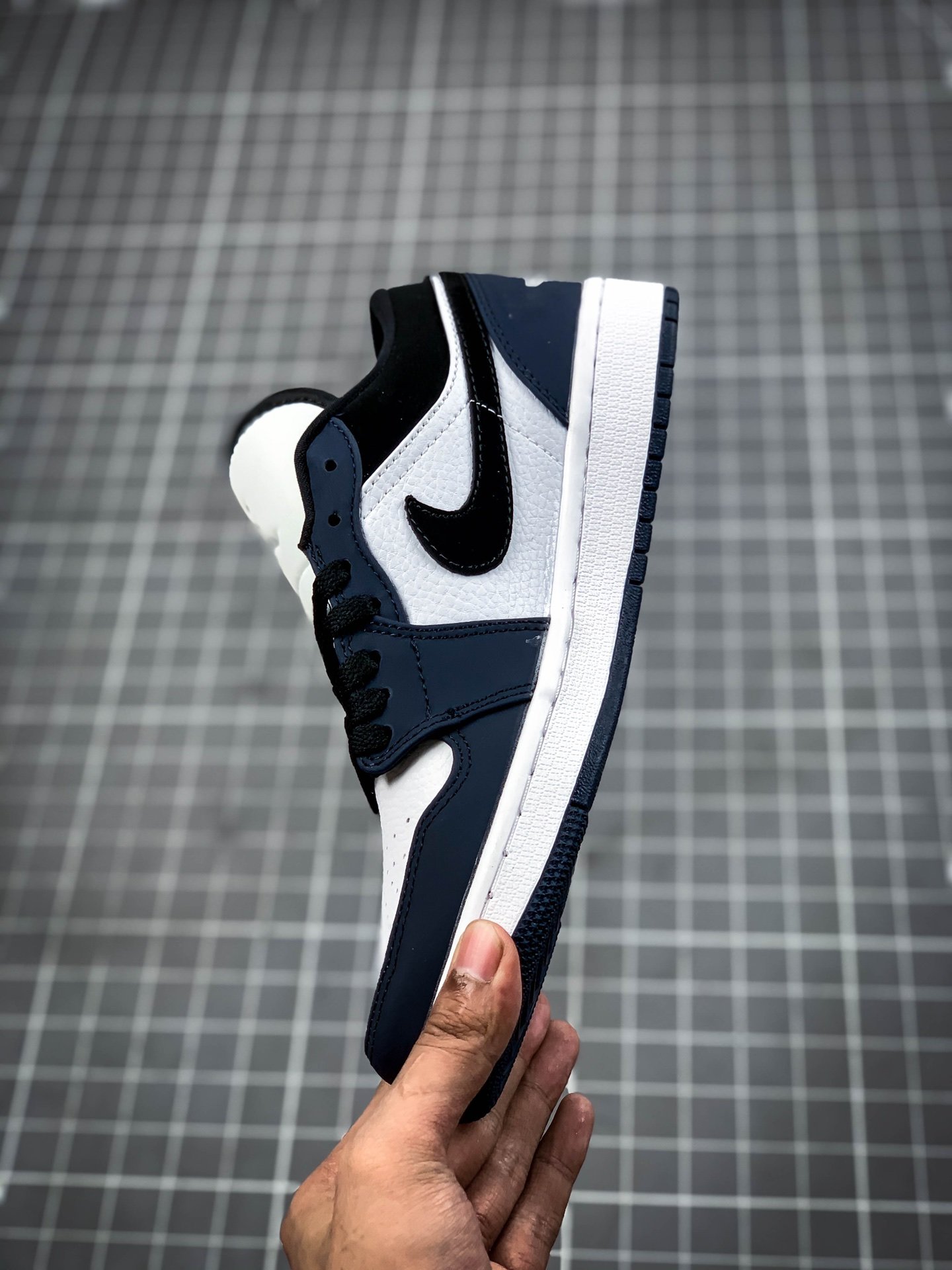 Air Jordan 1 Low Retro White/Black-Midnight Navy 17