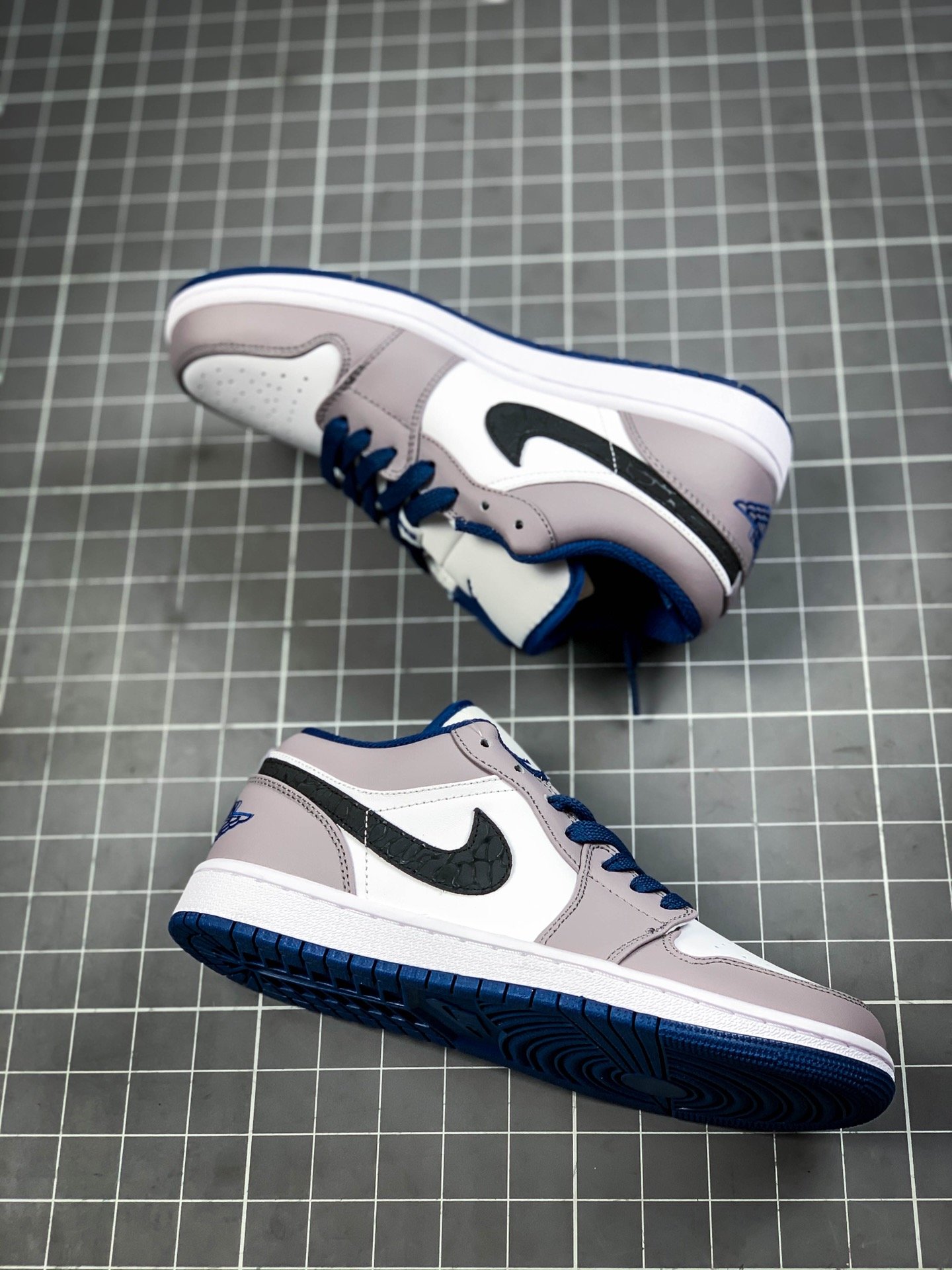 Air Jordan 1 Low White/True Blue-Cement Grey-Black 5