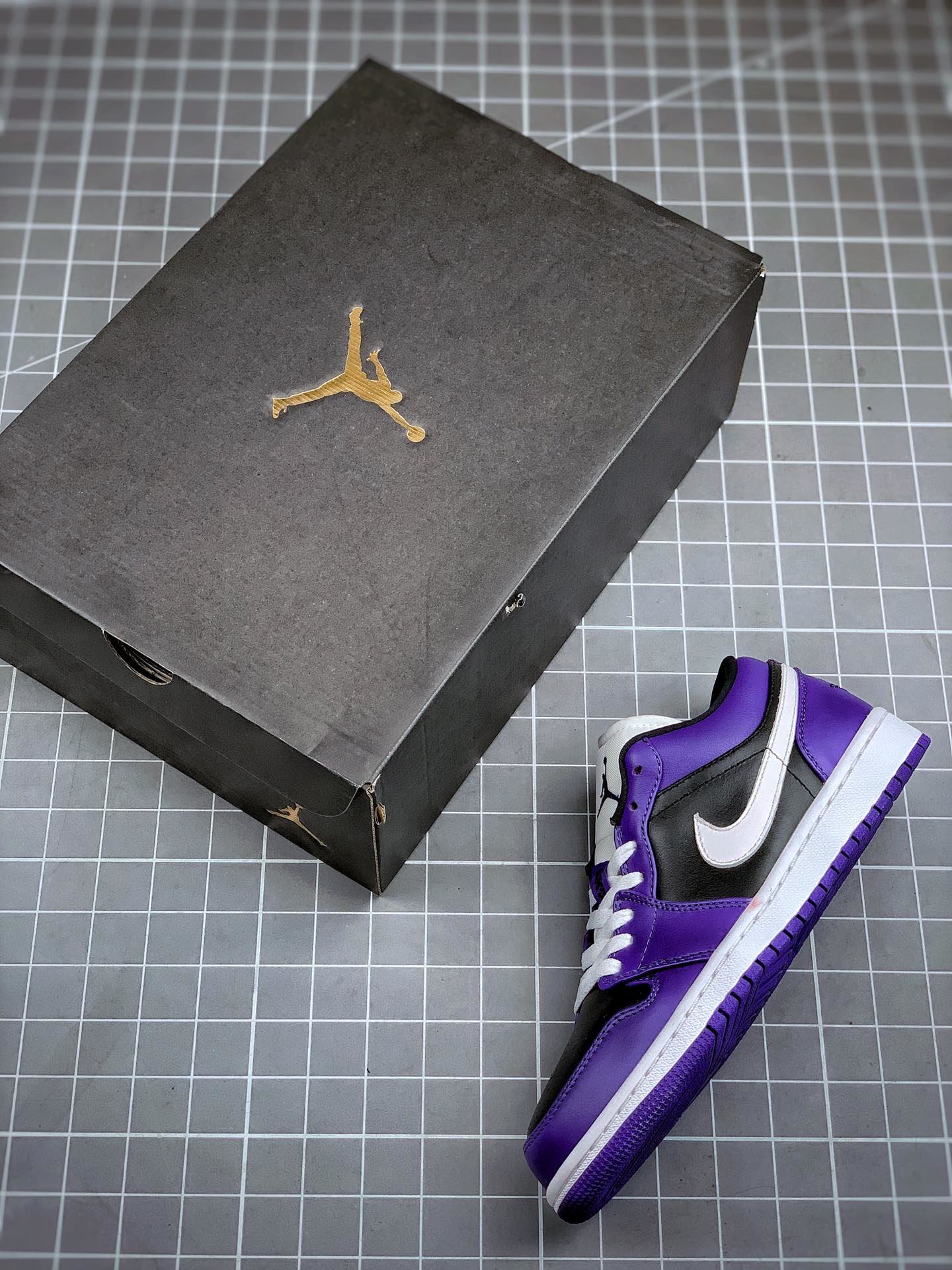 Air Jordan 1 Low Court Purple/Black 11