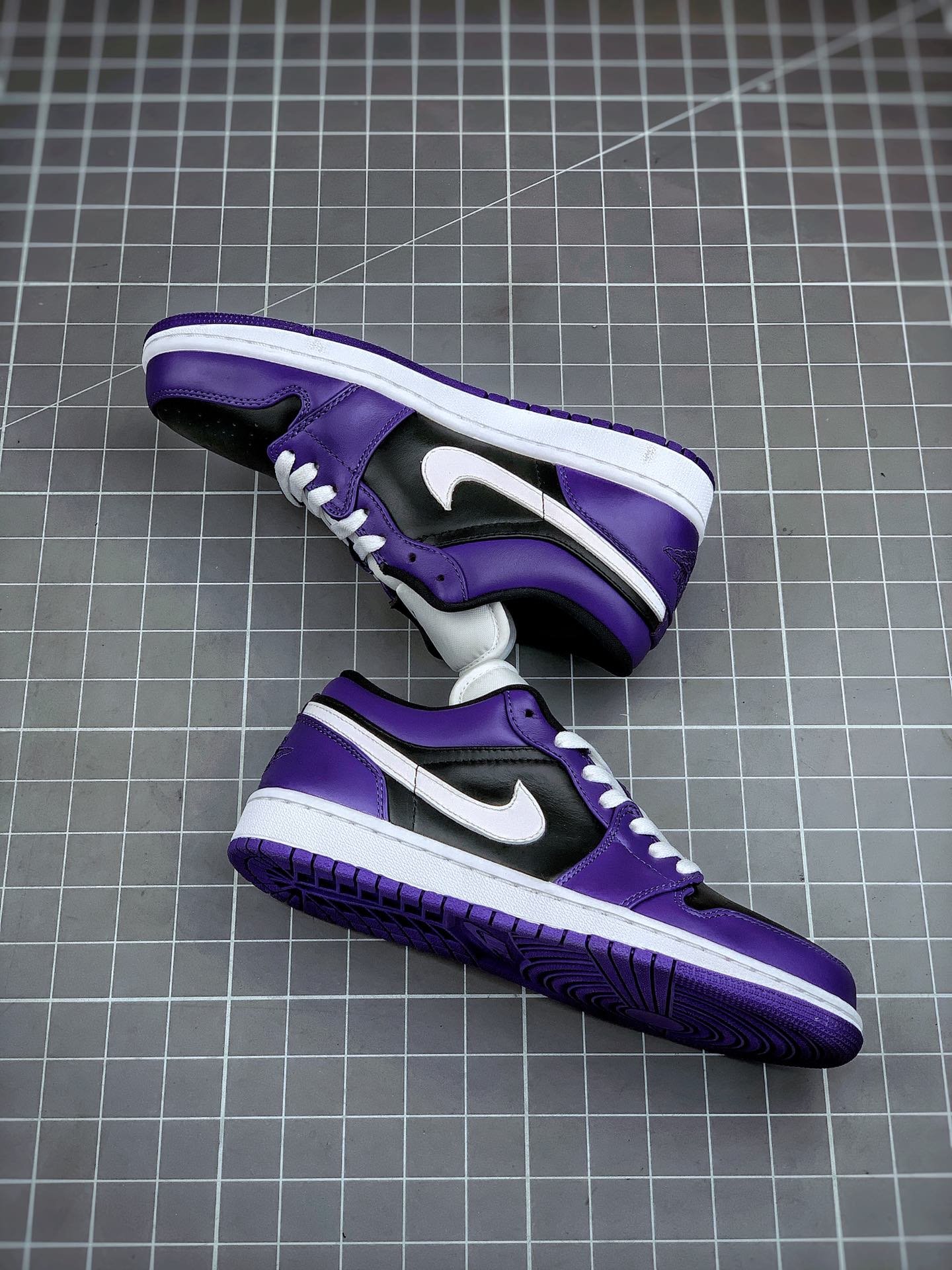 Air Jordan 1 Low Court Purple/Black 17