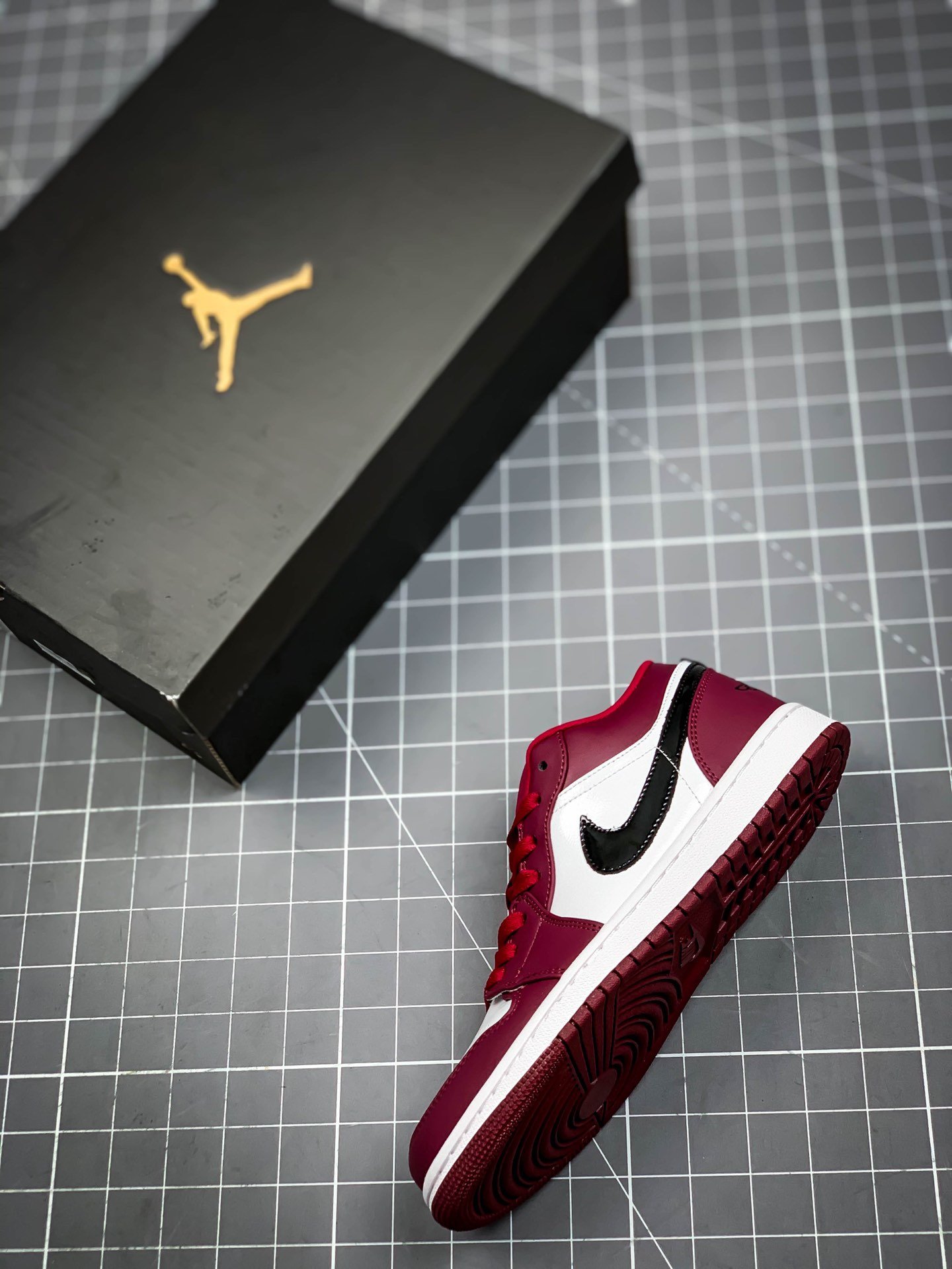 Air Jordan 1 Low Noble Red/Black-White-Noble Red 11