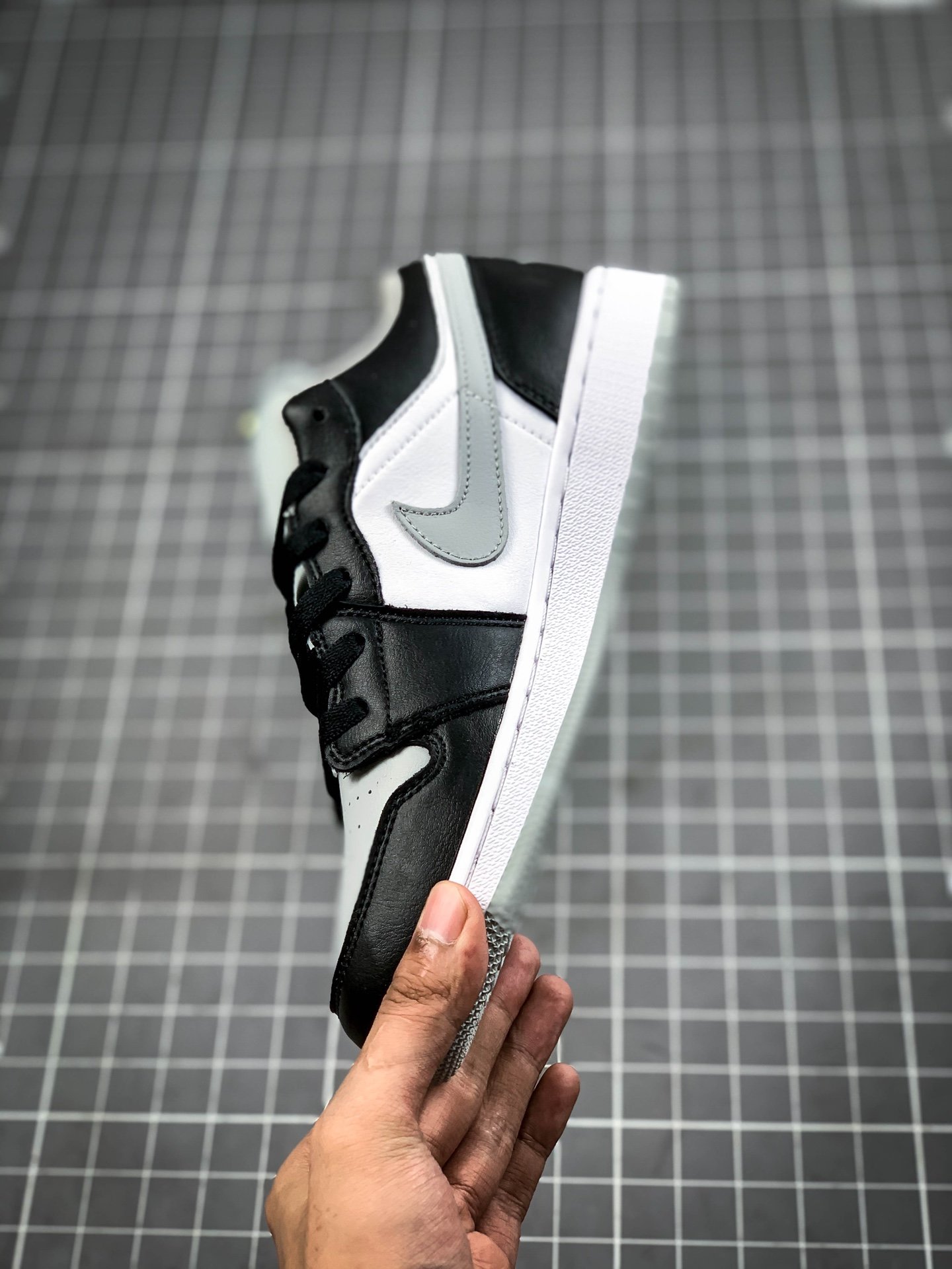 Air Jordan 1 Low Black/Black-Lt Smoke Grey 11