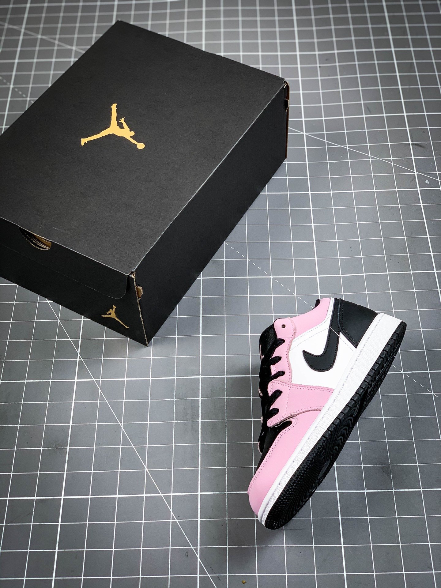 Air Jordan 1 Low Gs Light Arctic Pink/Black-White 3