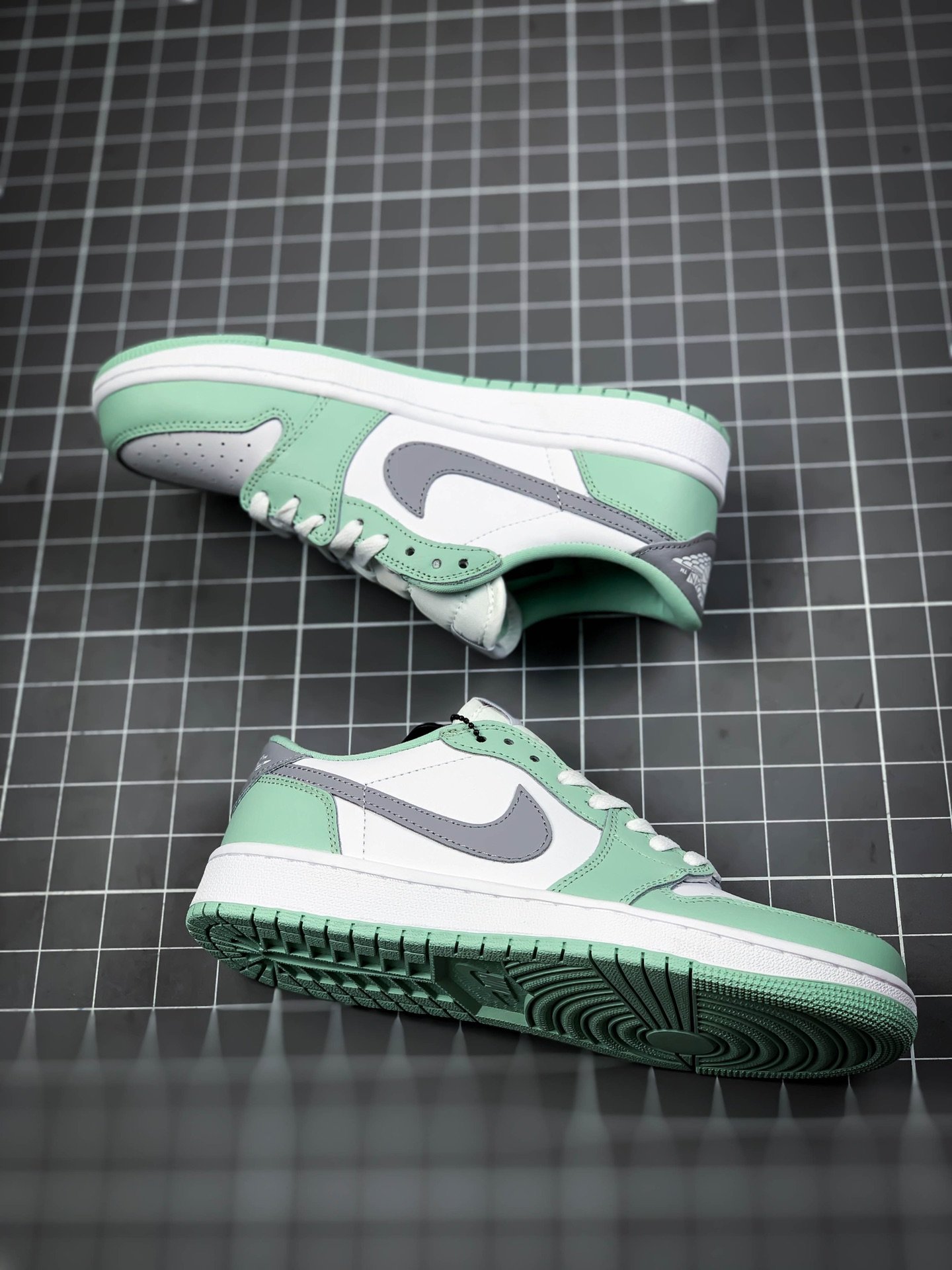 Air Jordan Low Light Green/White/Light Gray 9