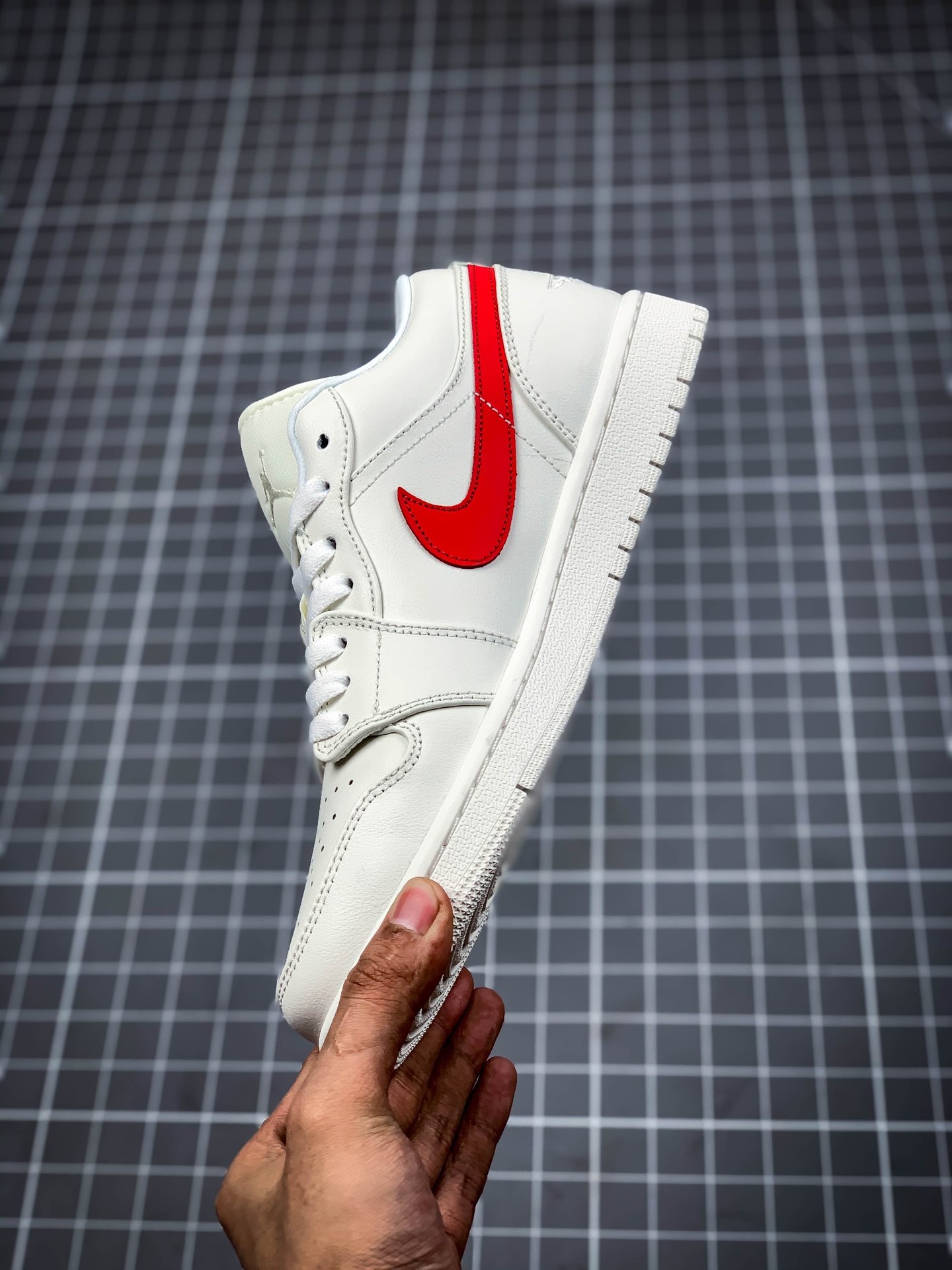 Air Jordan 1 Low White/Varsity Red 5