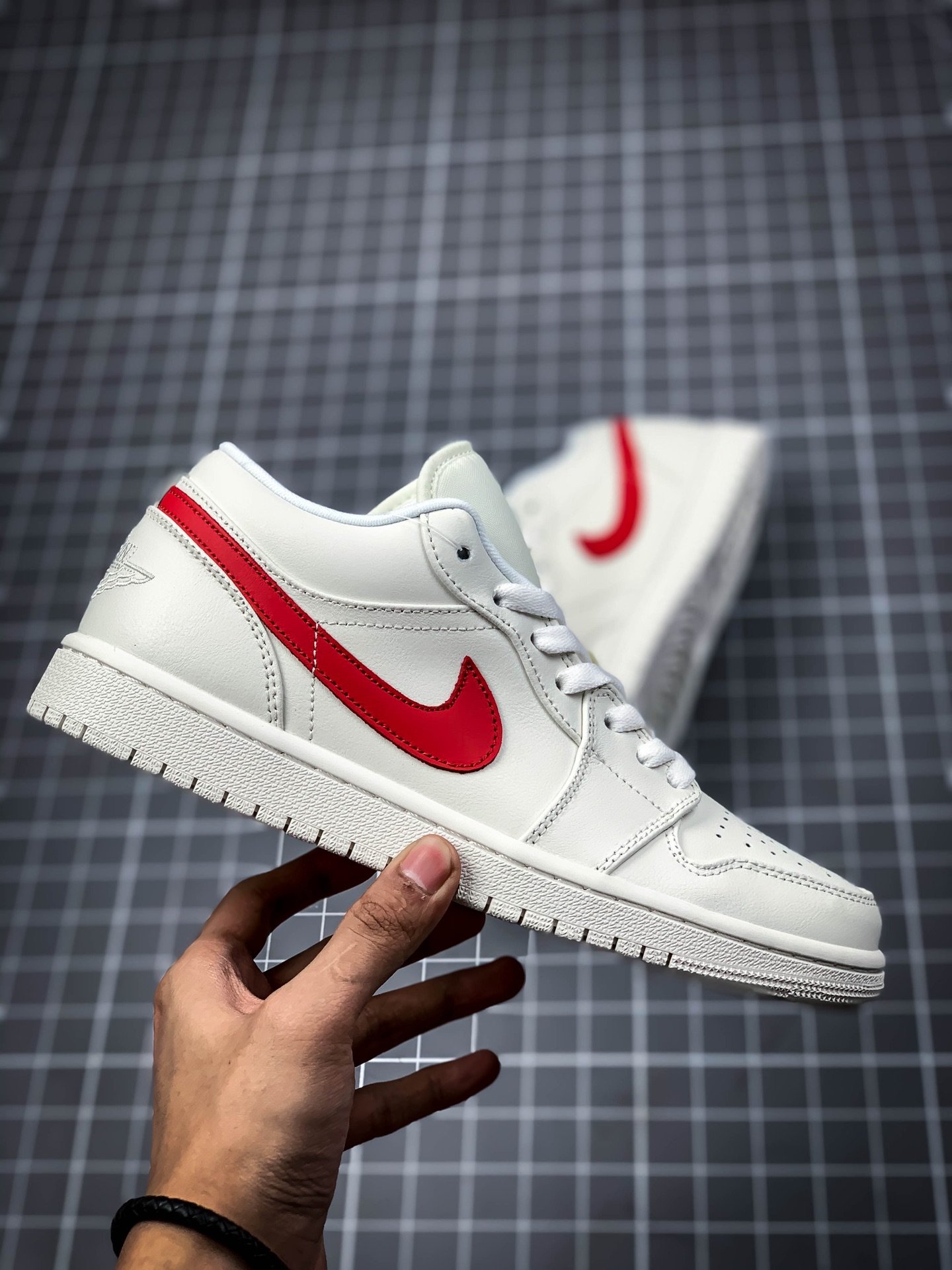 Air Jordan 1 Low White/Varsity Red 11