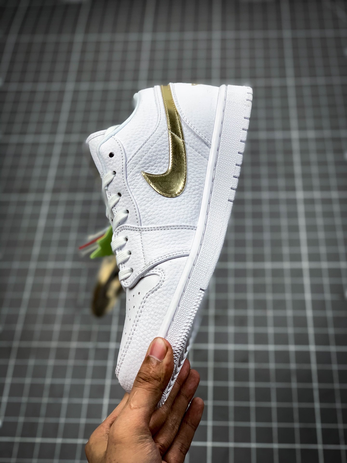 Air Jordan 1 Low White/Metallic Gold 5