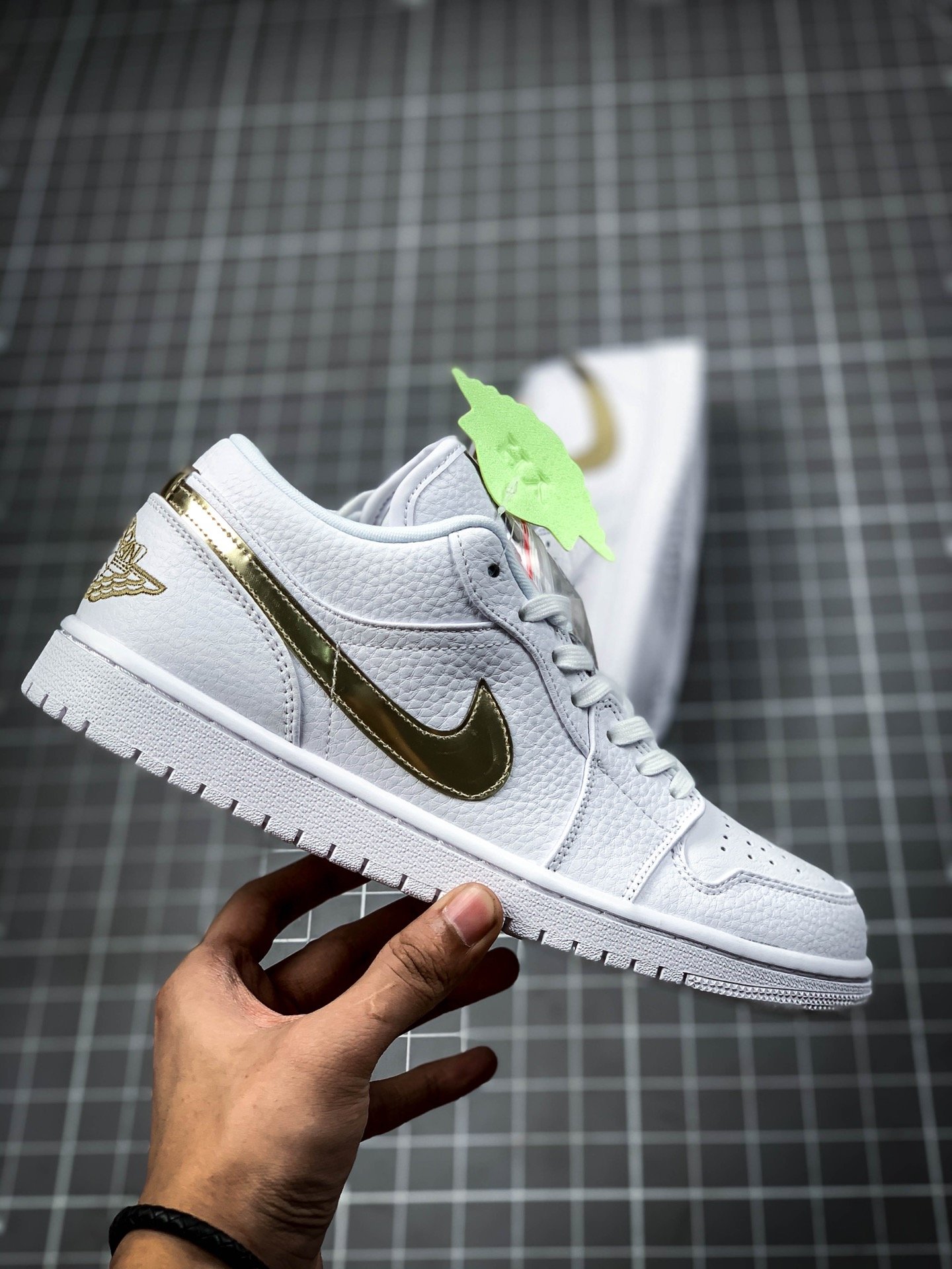 Air Jordan 1 Low White/Metallic Gold 7