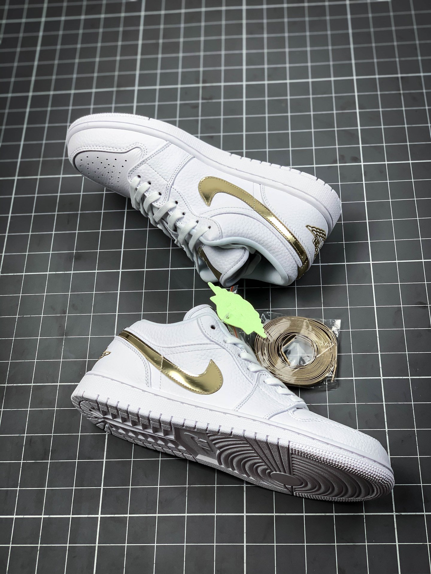 Air Jordan 1 Low White/Metallic Gold 9