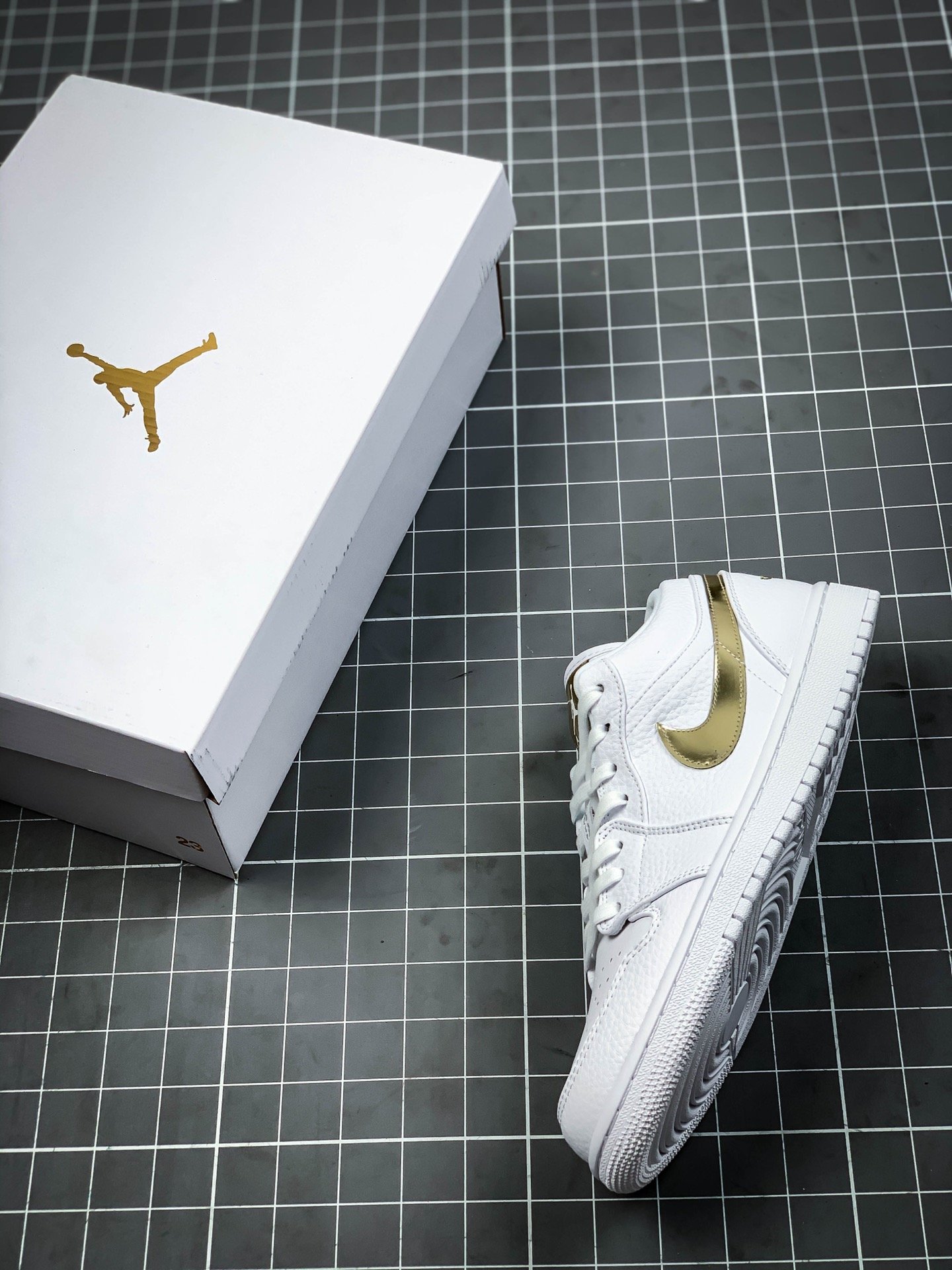 Air Jordan 1 Low White/Metallic Gold 17