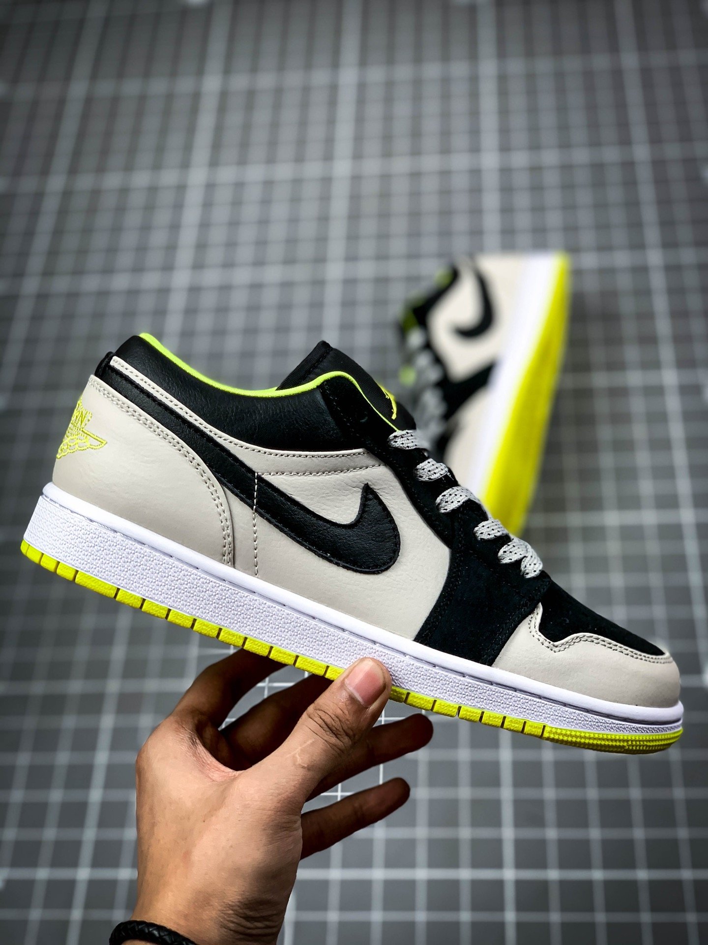 Air Jordan 1 Low Wolf Grey/Venom Green 3