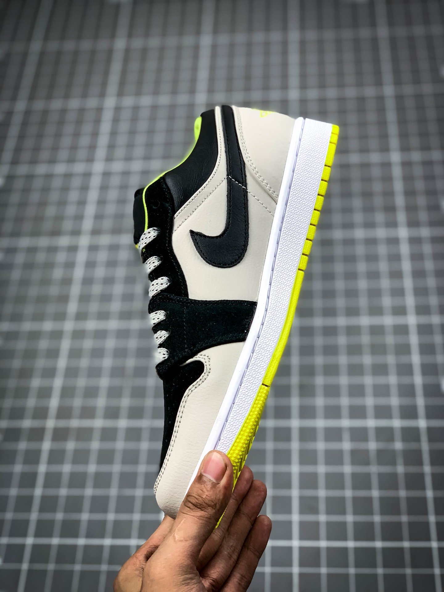 Air Jordan 1 Low Wolf Grey/Venom Green 9