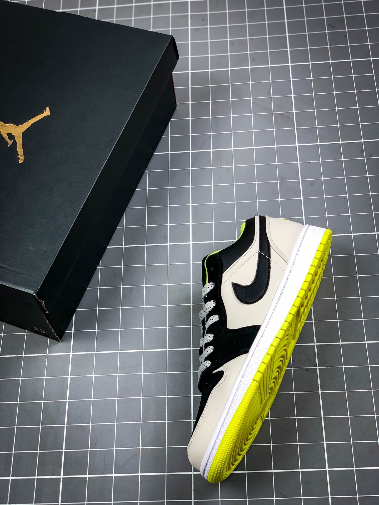 Air Jordan 1 Low Wolf Grey/Venom Green 15