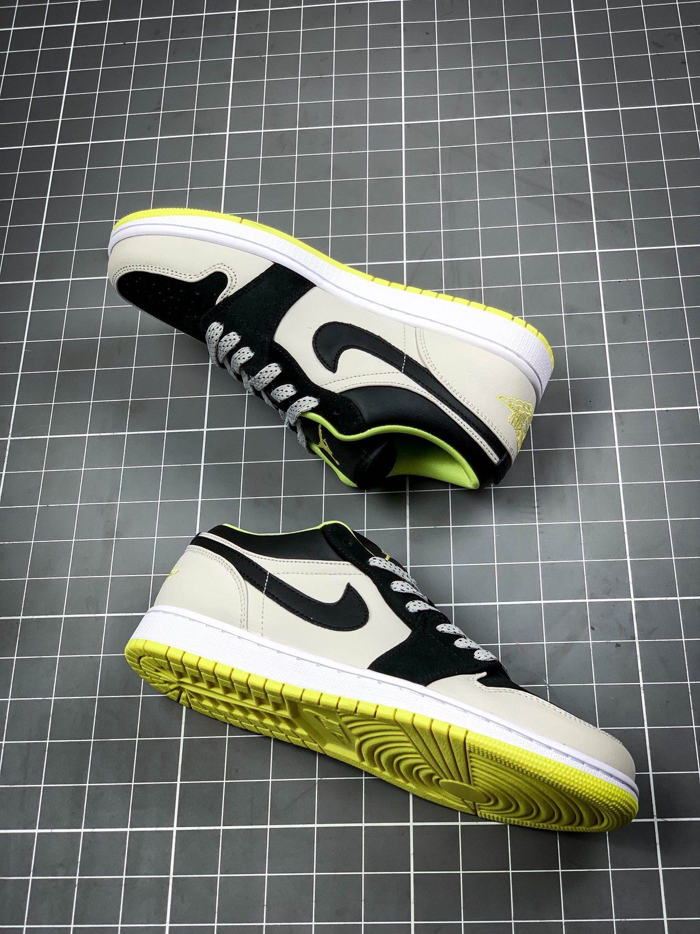 Air Jordan 1 Low Wolf Grey/Venom Green 17