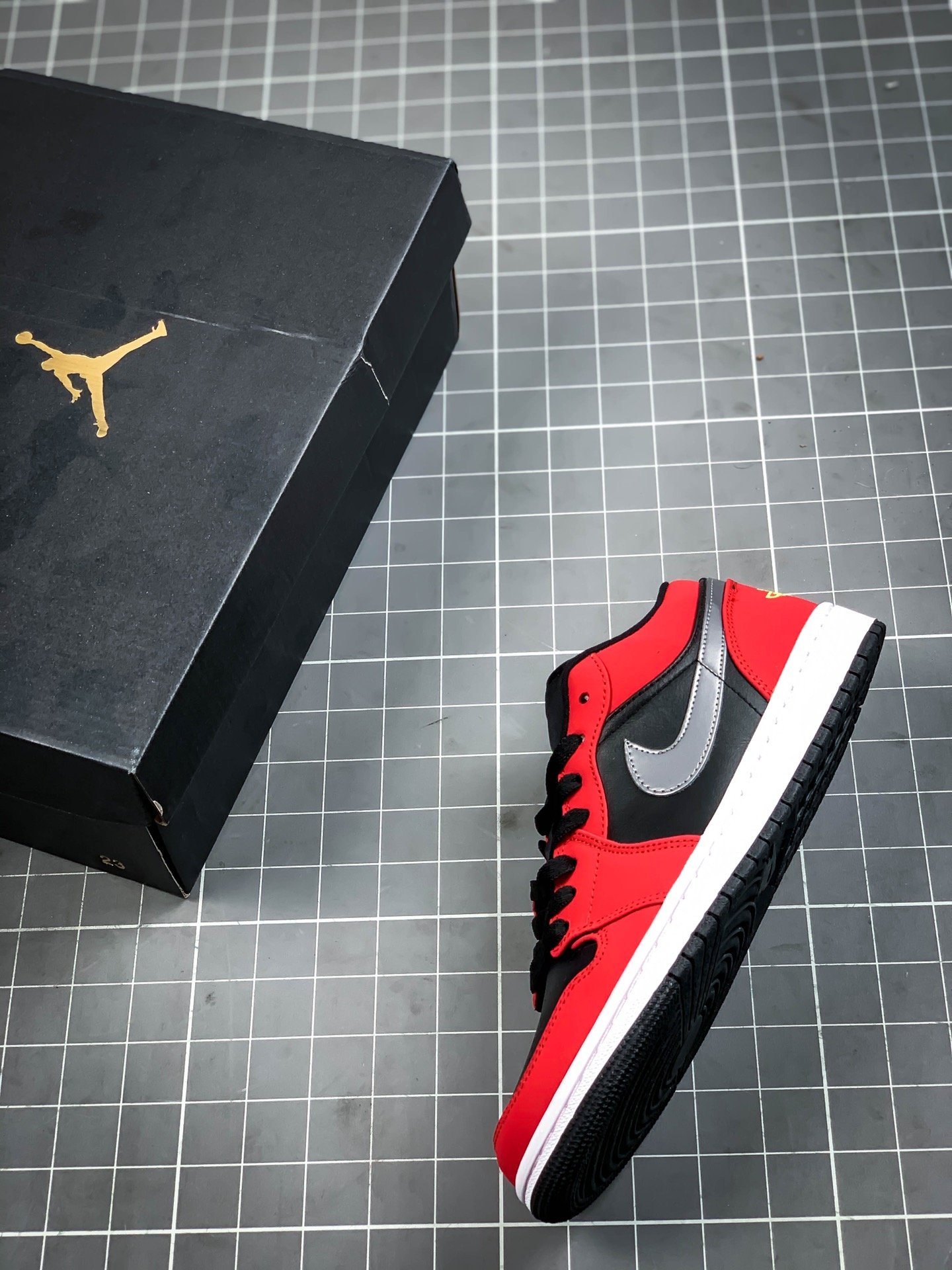 Air Jordan 1 Low Black/Green Pulse-Gym Red-White 7