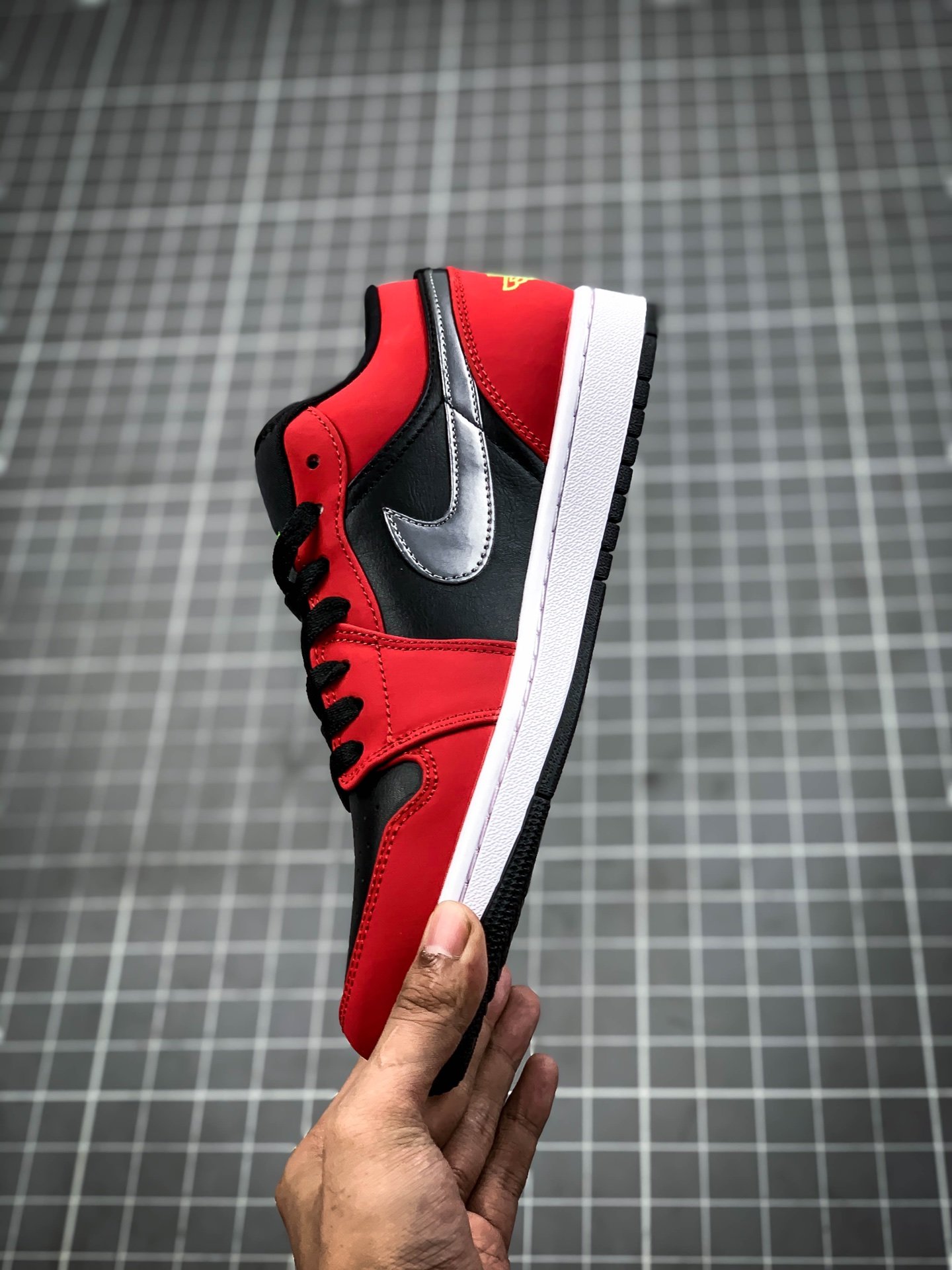 Air Jordan 1 Low Black/Green Pulse-Gym Red-White 9