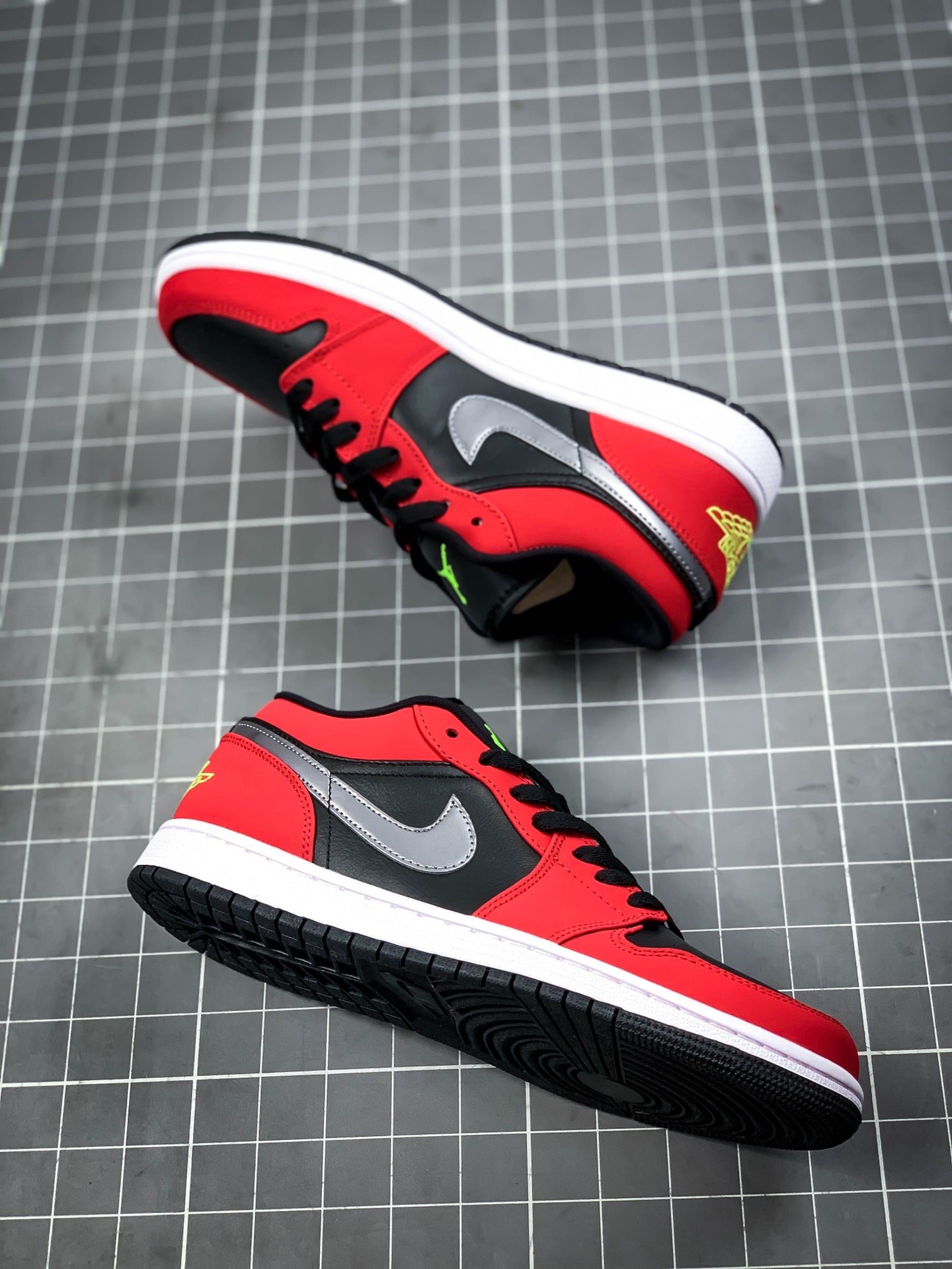 Air Jordan 1 Low Black/Green Pulse-Gym Red-White 17