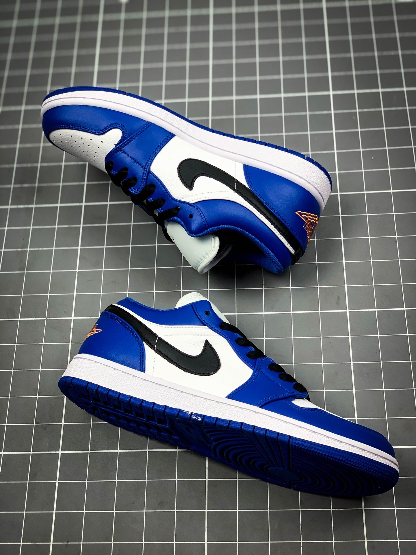 Air Jordan 1 Low Hyper Royal/White-Orange Peel 11