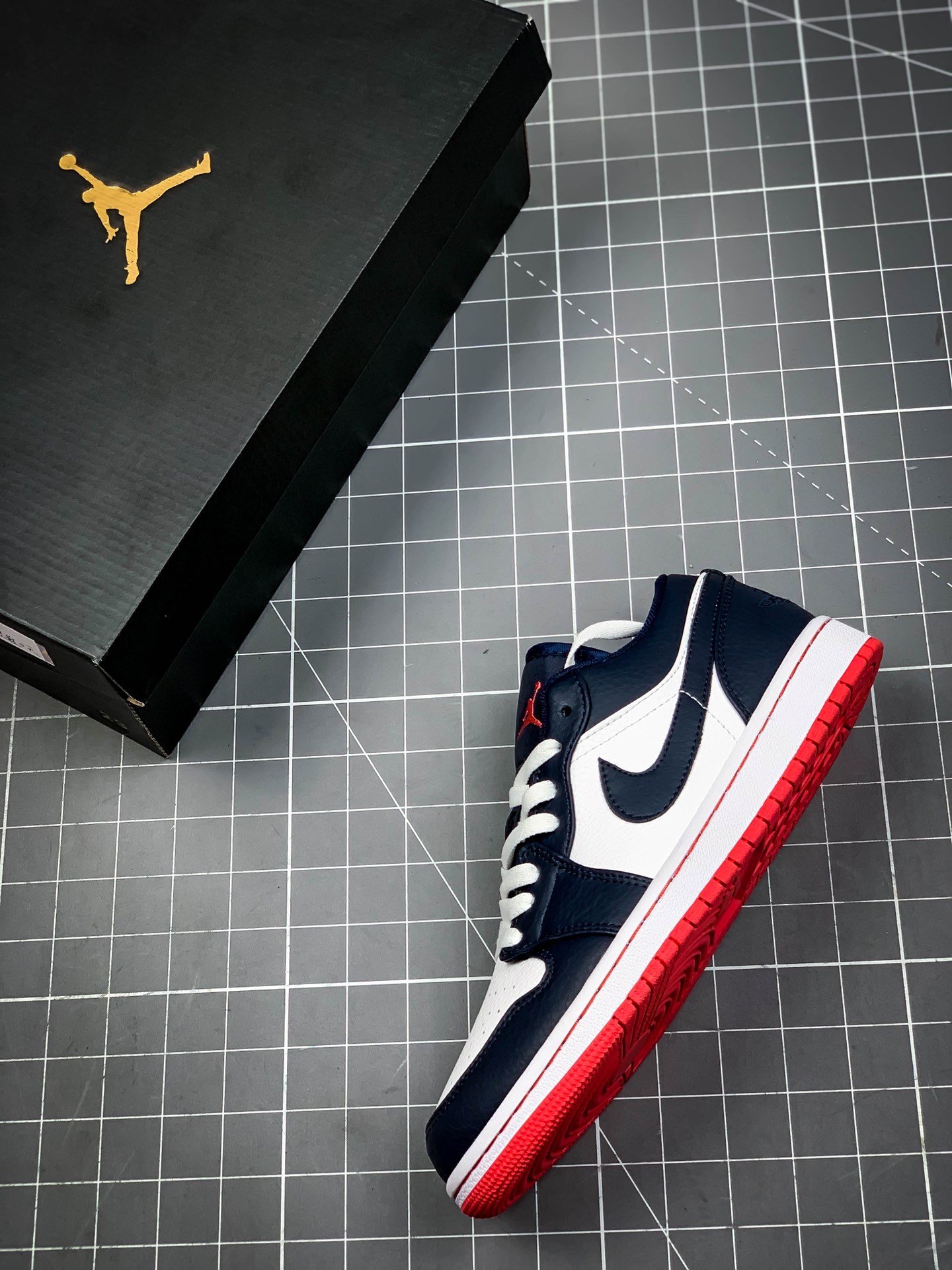 Air Jordan 1 Low Obsidian/Ember Glow-White 5