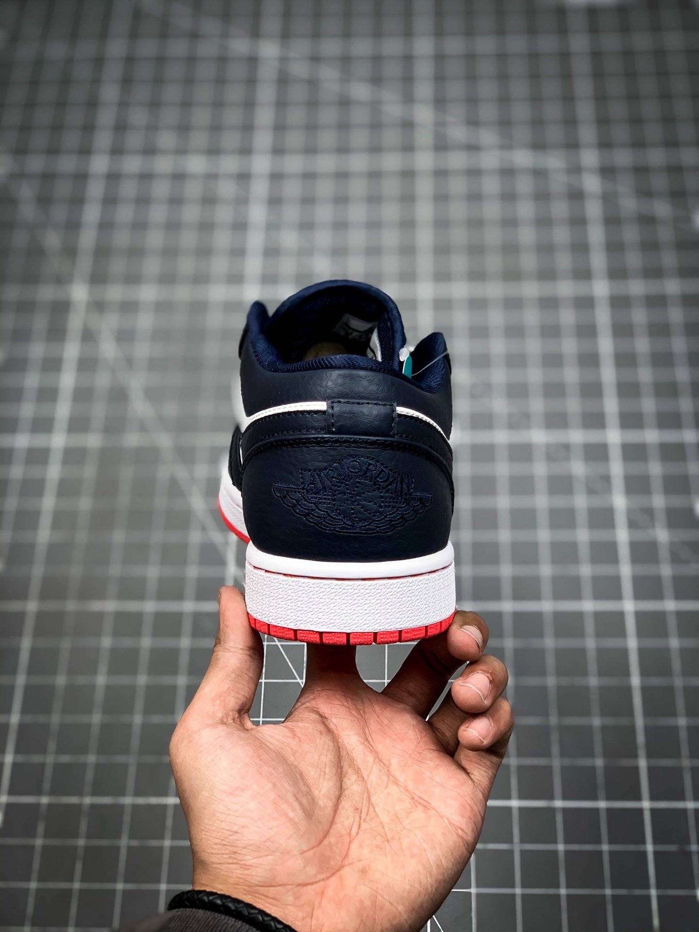 Air Jordan 1 Low Obsidian/Ember Glow-White 7