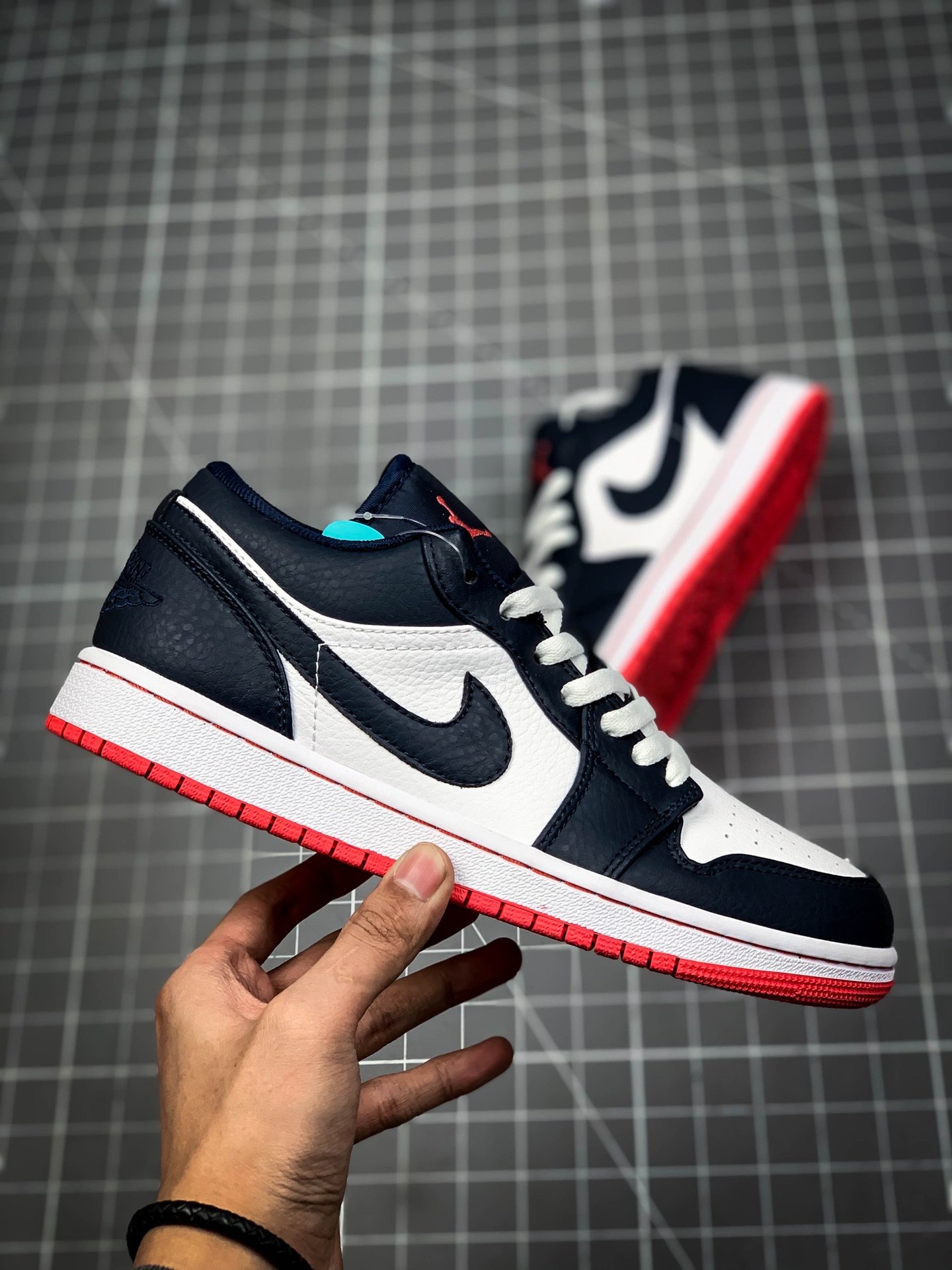 Air Jordan 1 Low Obsidian/Ember Glow-White 9