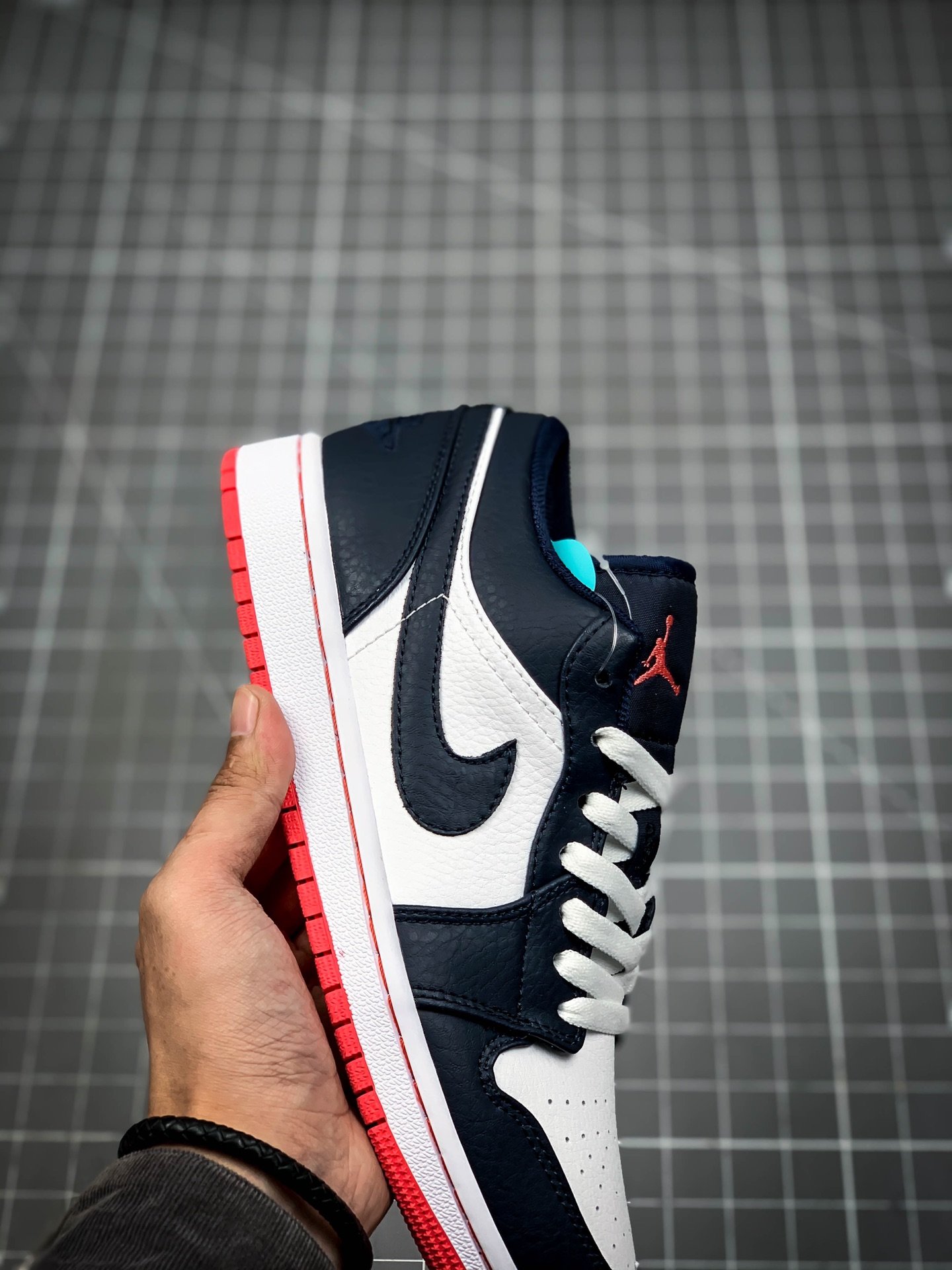 Air Jordan 1 Low Obsidian/Ember Glow-White 11