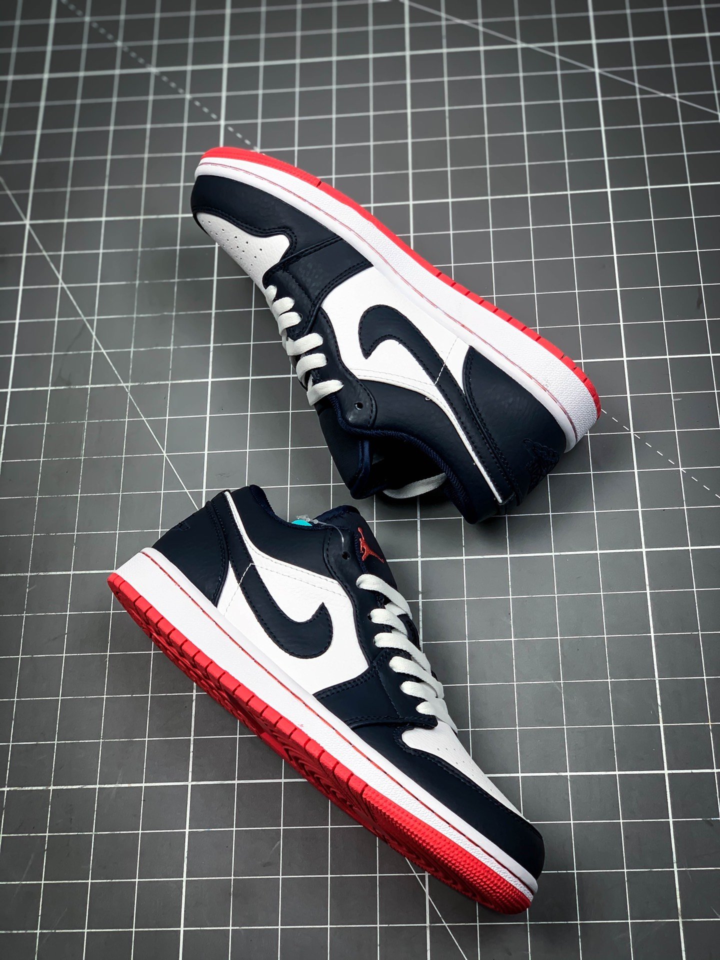 Air Jordan 1 Low Obsidian/Ember Glow-White 15