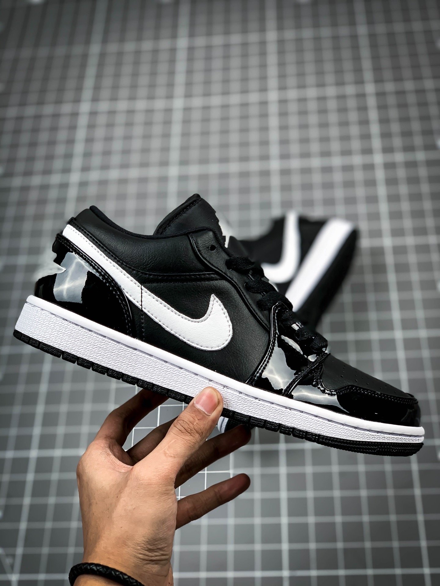 Air Jordan 1 Low Black Patent Black/White-Whit 17