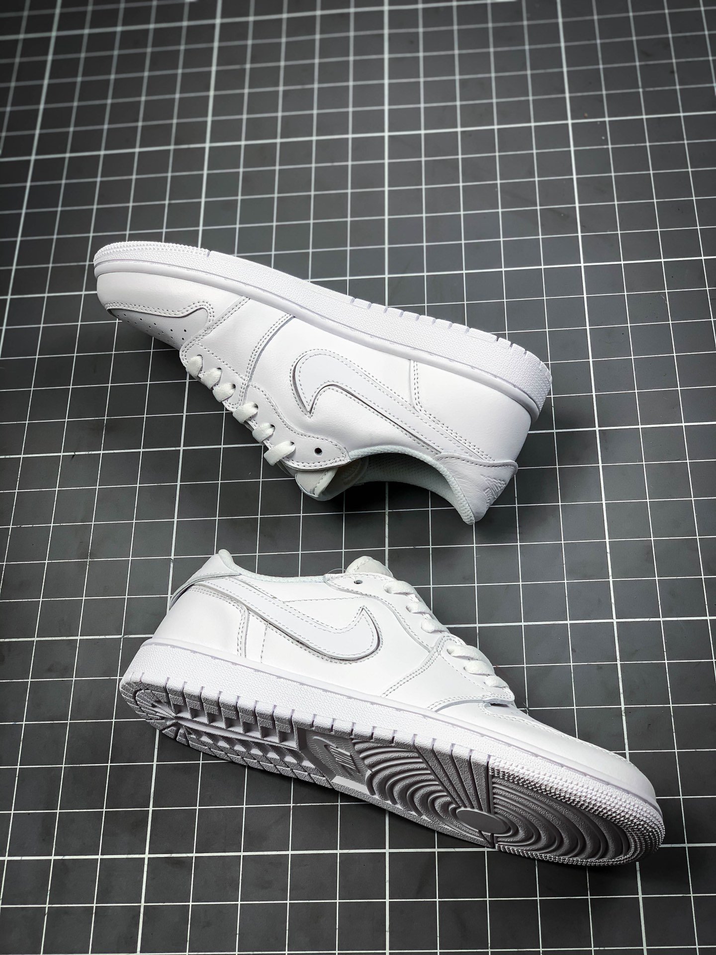 Air Jordan 1 Low Id White/White/White 7