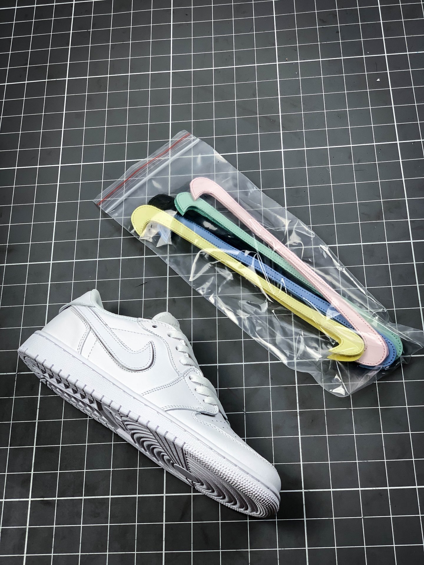 Air Jordan 1 Low Id White/White/White 11