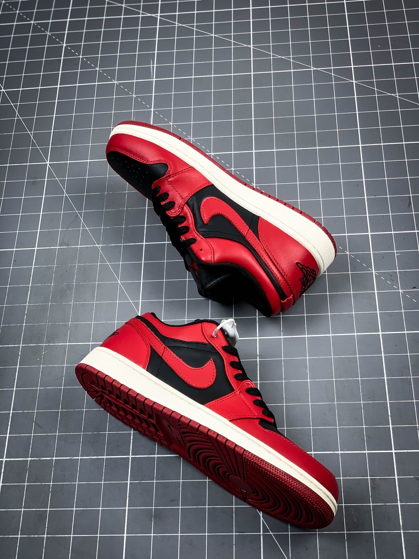 Air Jordan 1 Low Gym Red/Black-White 11