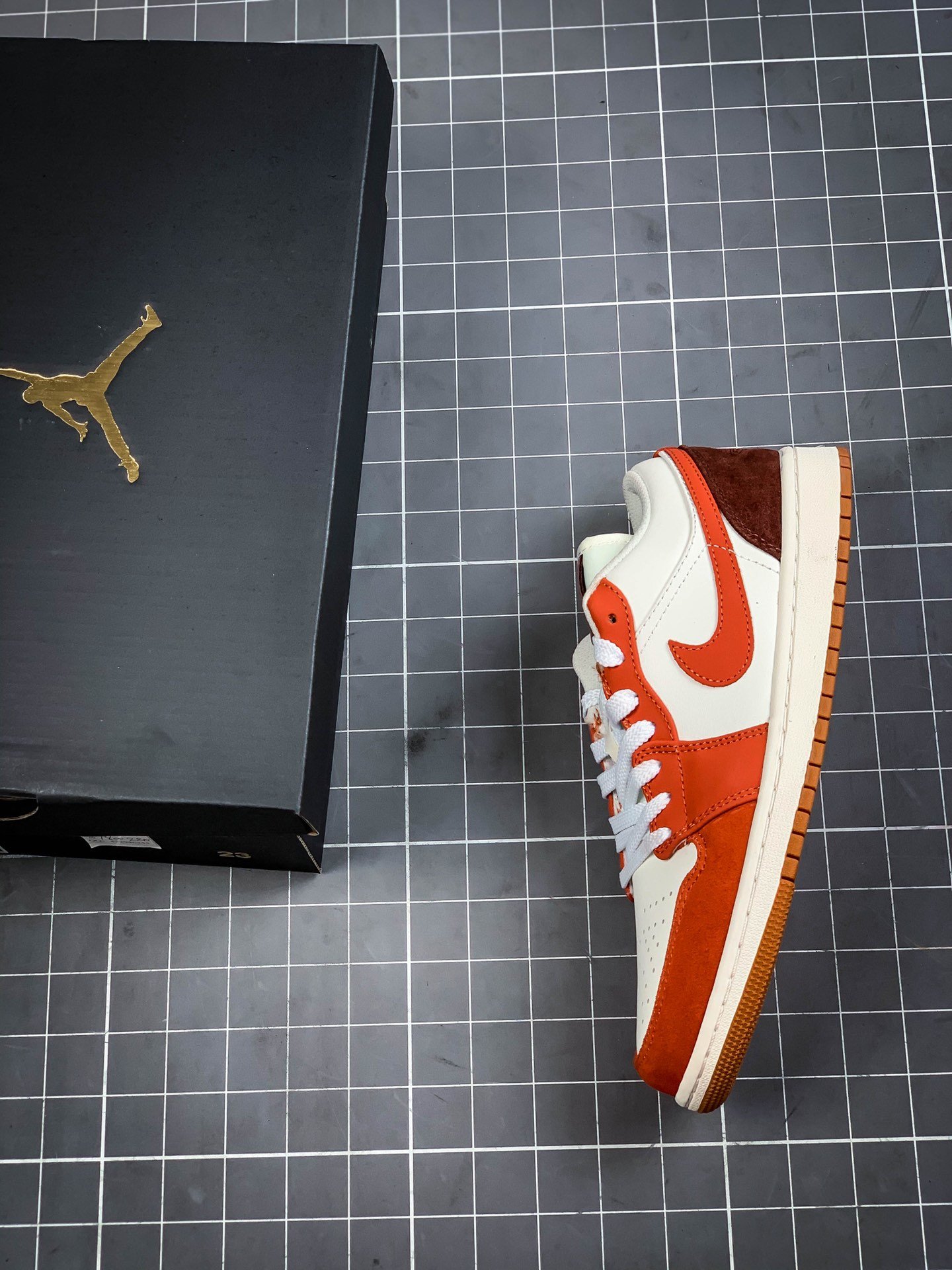 Air Jordan 1 Low White/Light Brown/Dark Brown 3