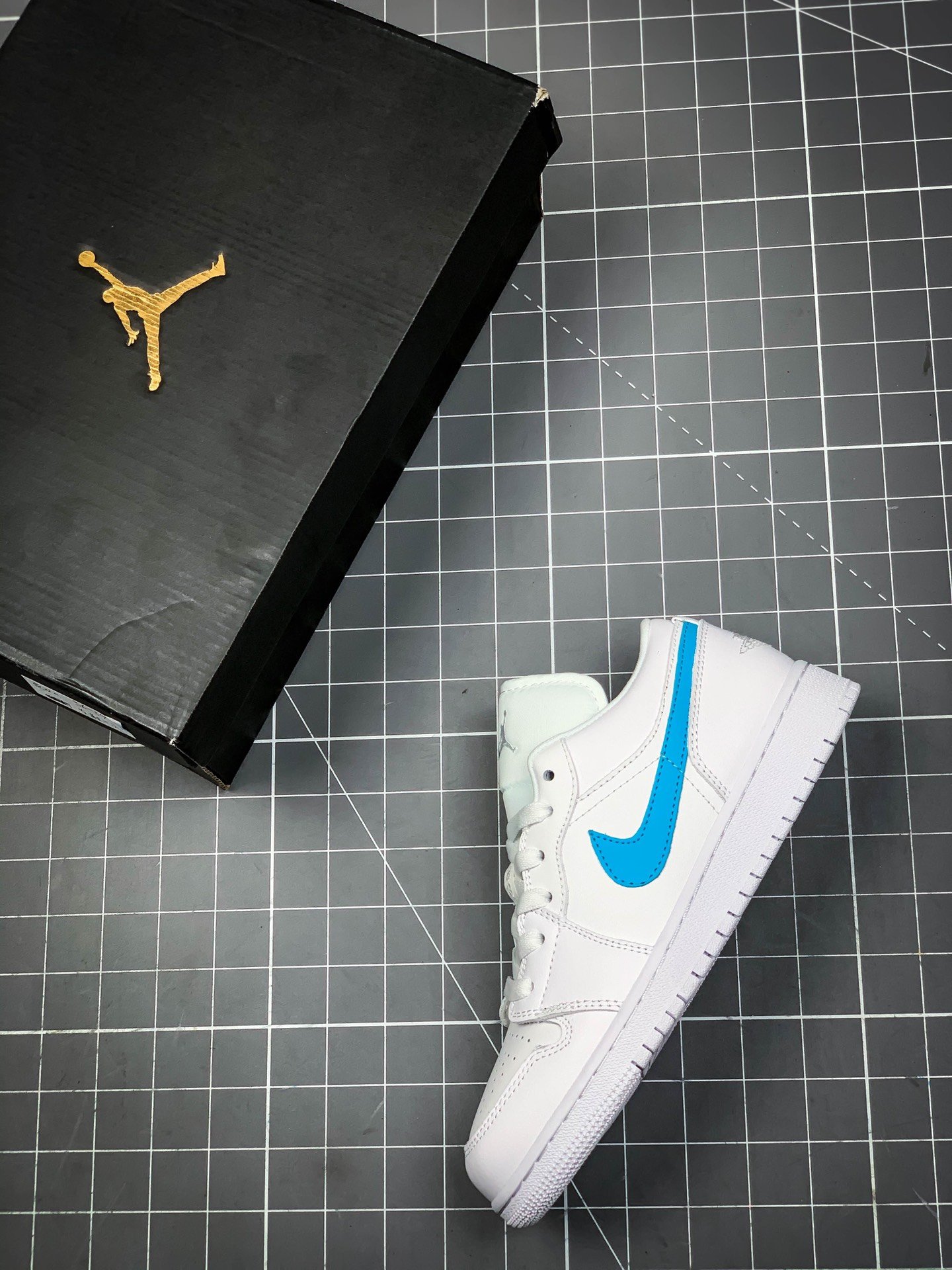 Air Jordan 1 Low White/White/Neon 3