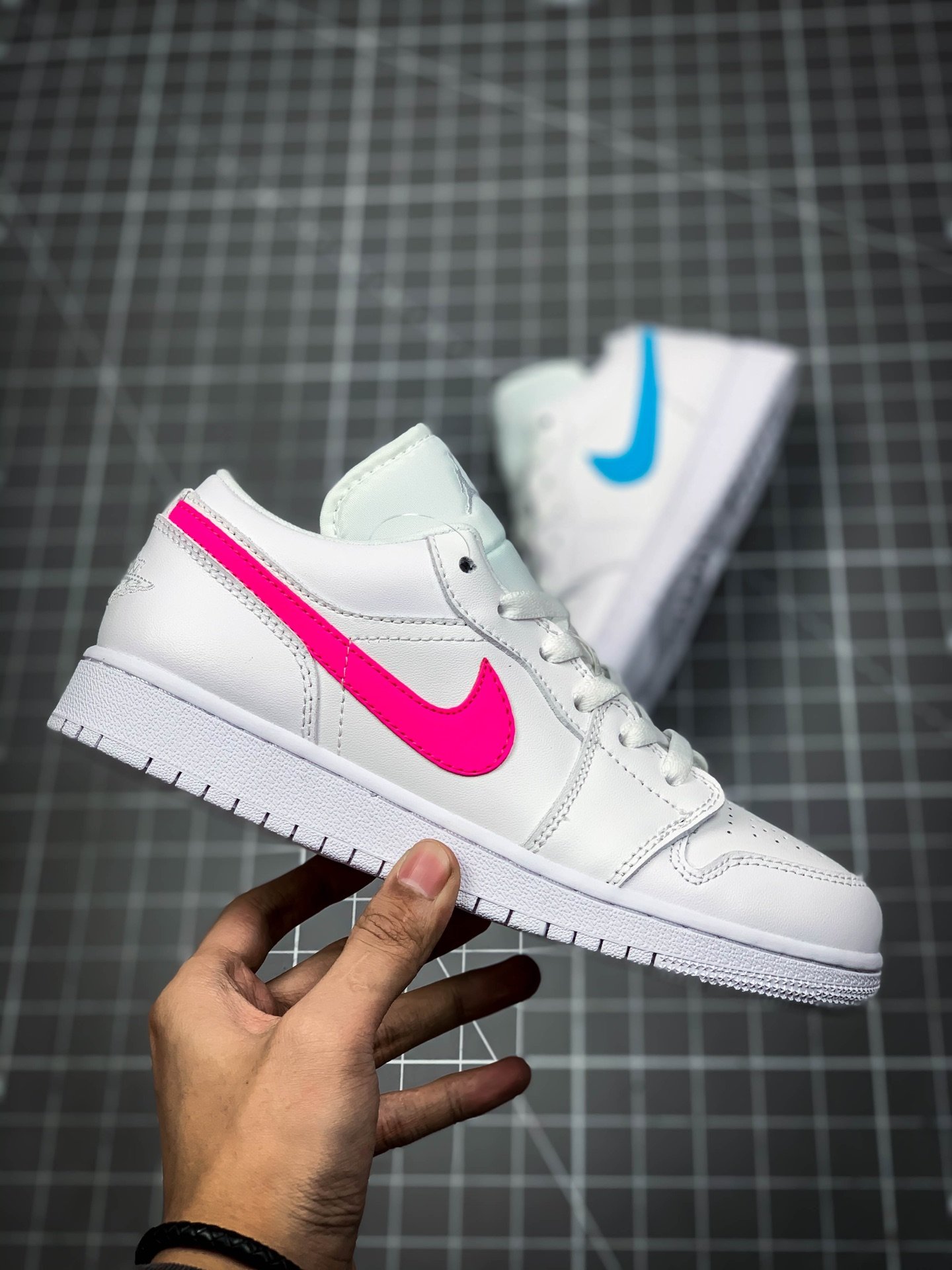 Air Jordan 1 Low White/White/Neon 11