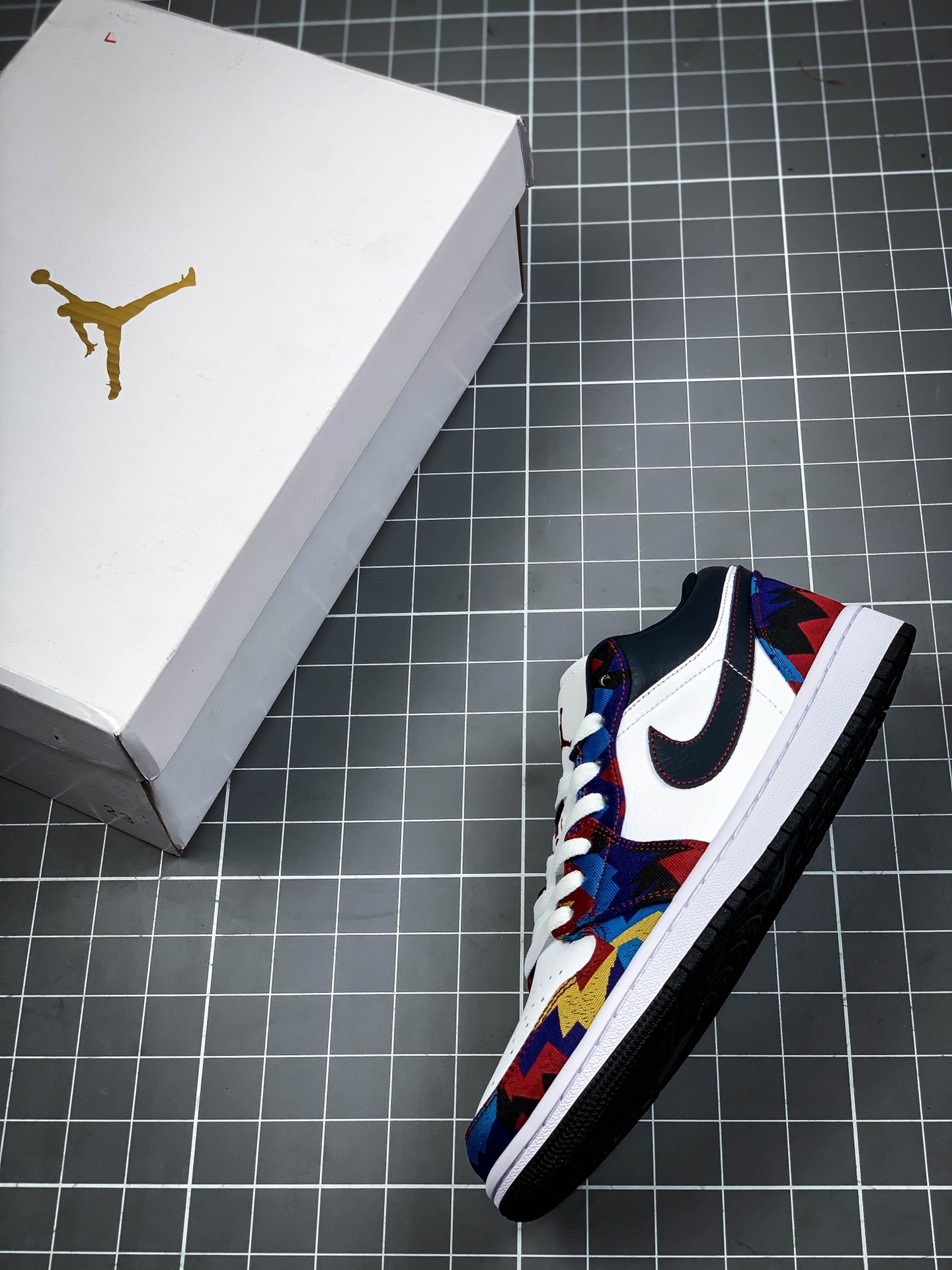 Air Jordan 1 Low Og White/Black/Multi-Color 9