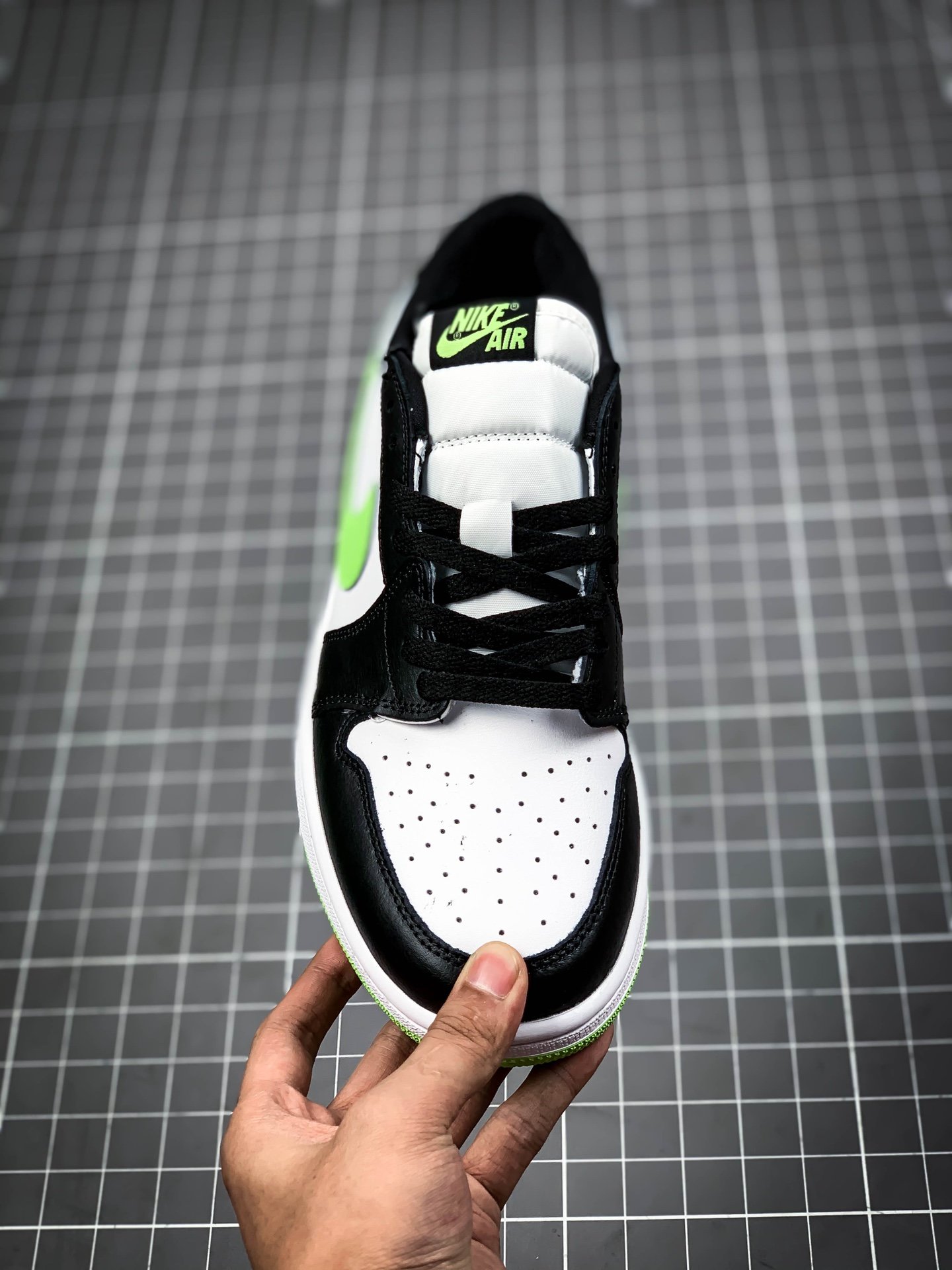 Air Jordan 1 Low Og White/Ghost Green-Black 3