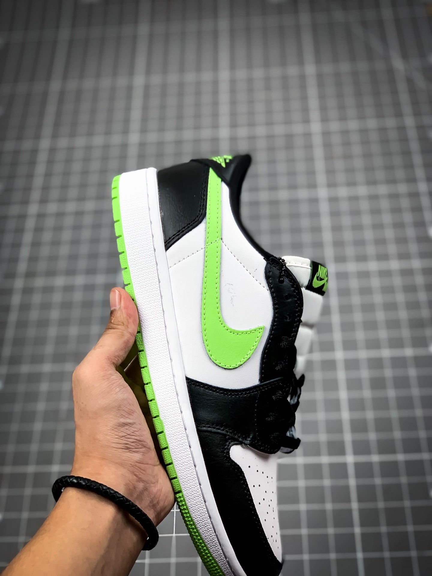 Air Jordan 1 Low Og White/Ghost Green-Black 7