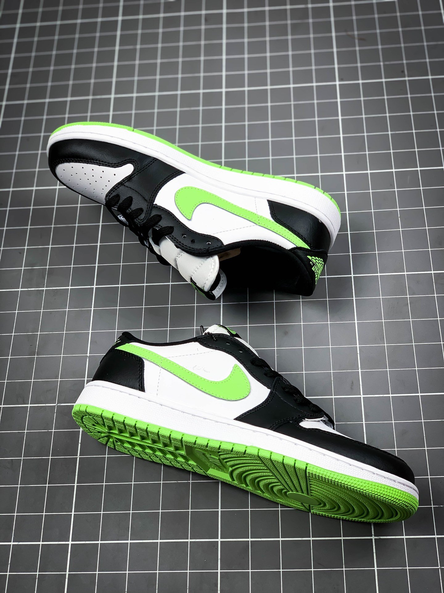 Air Jordan 1 Low Og White/Ghost Green-Black 9