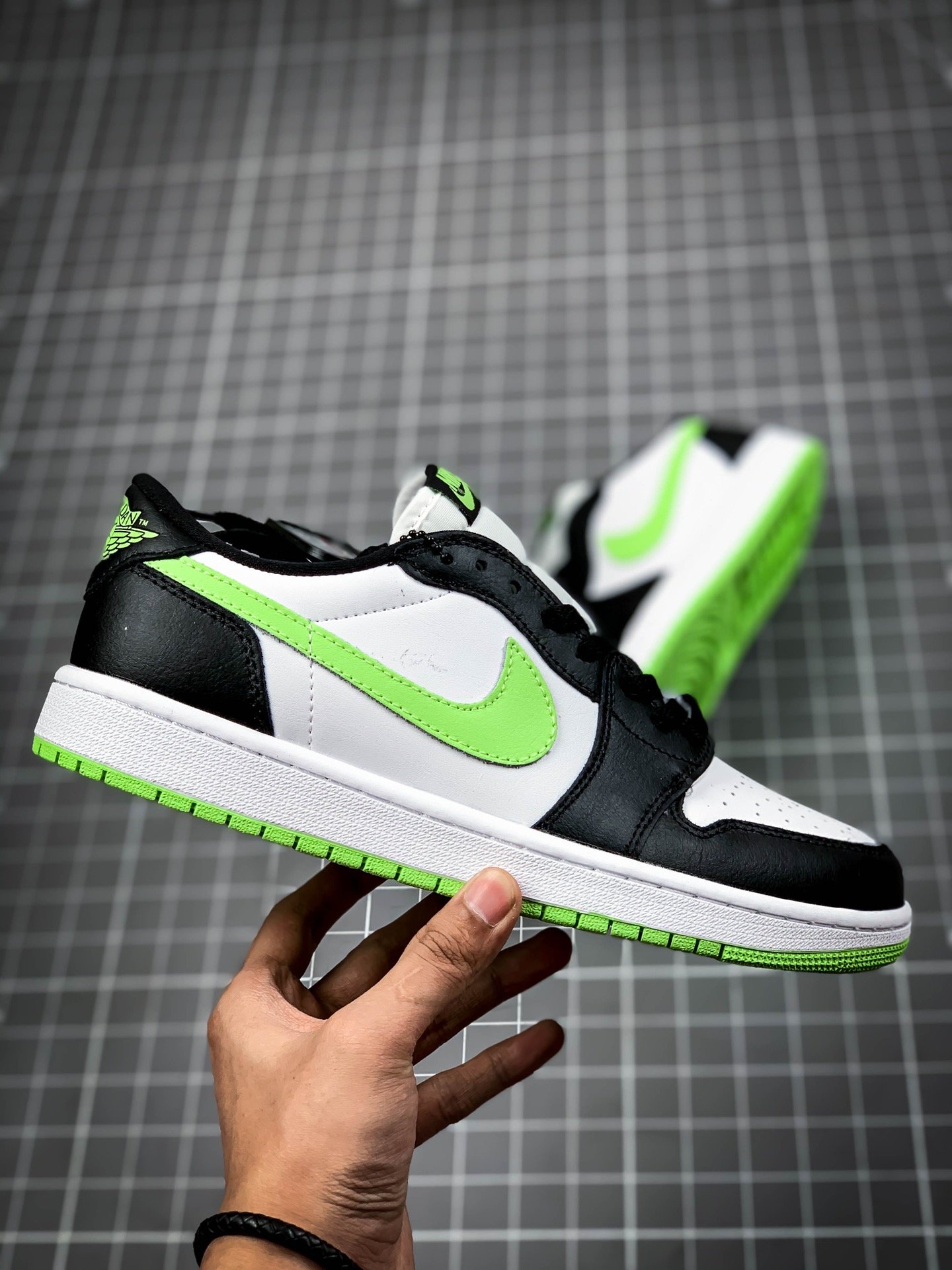 Air Jordan 1 Low Og White/Ghost Green-Black 11