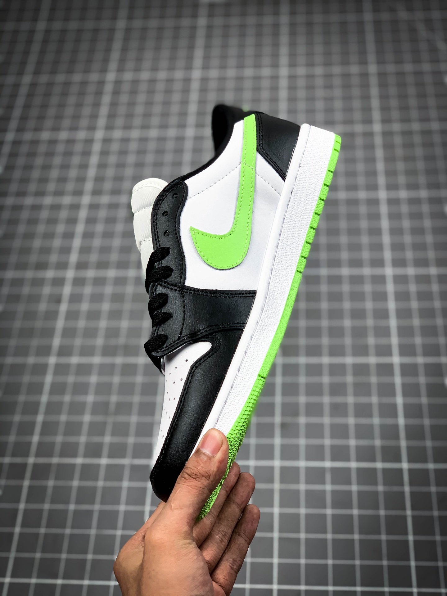 Air Jordan 1 Low Og White/Ghost Green-Black 13