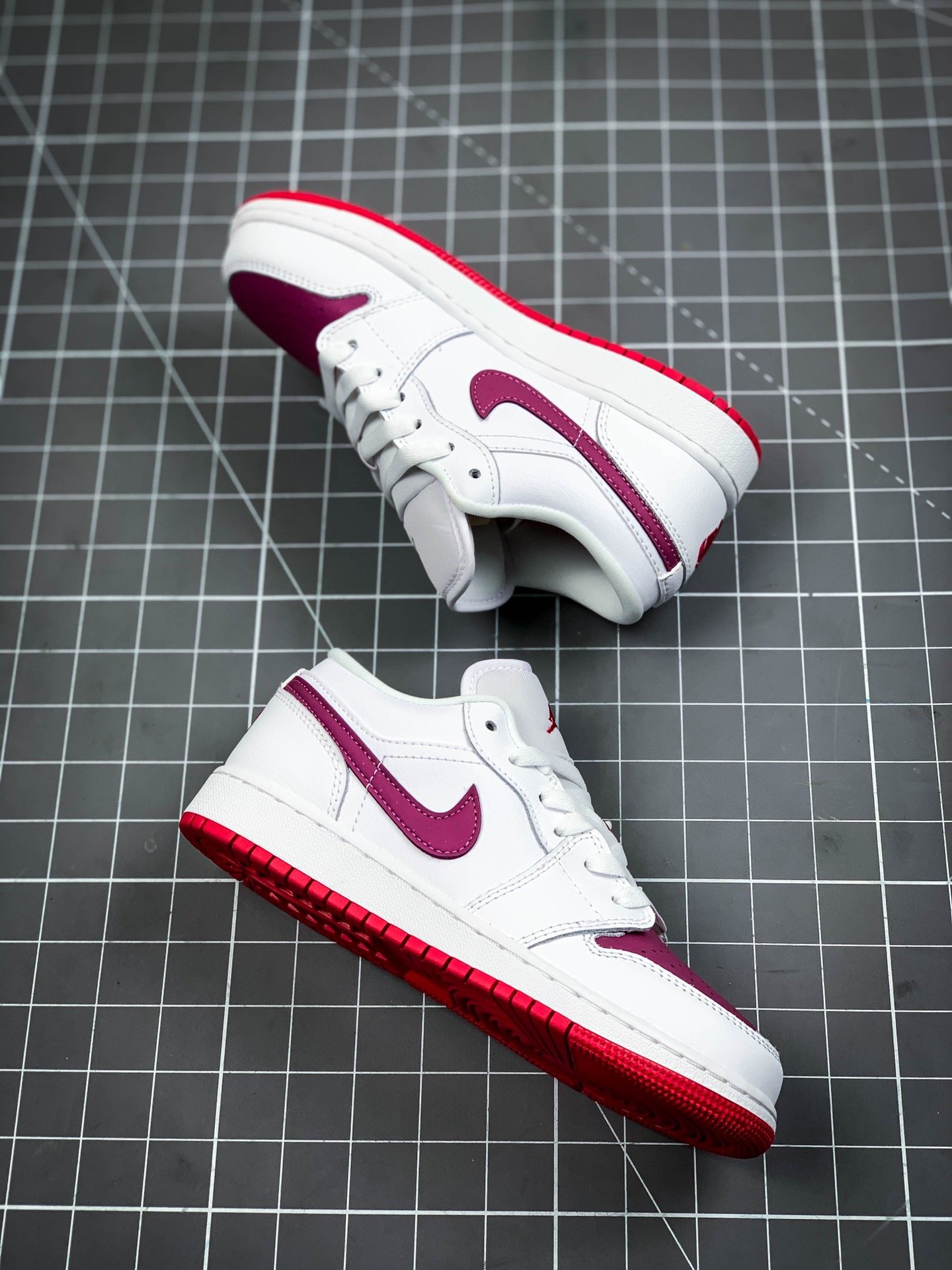 Air Jordan 1 Low Gs White/True Berry-Rush Pink 9