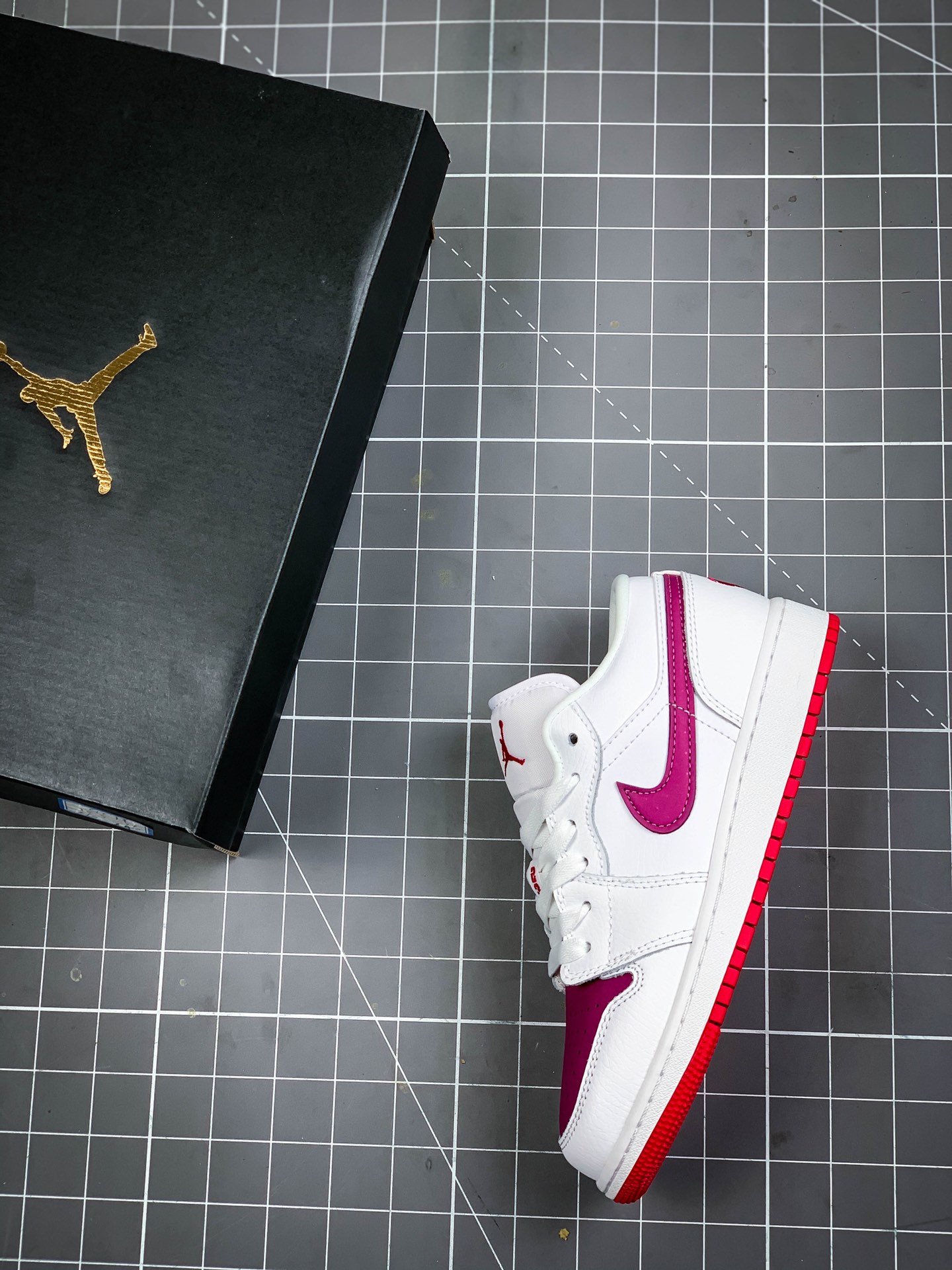 Air Jordan 1 Low Gs White/True Berry-Rush Pink 15