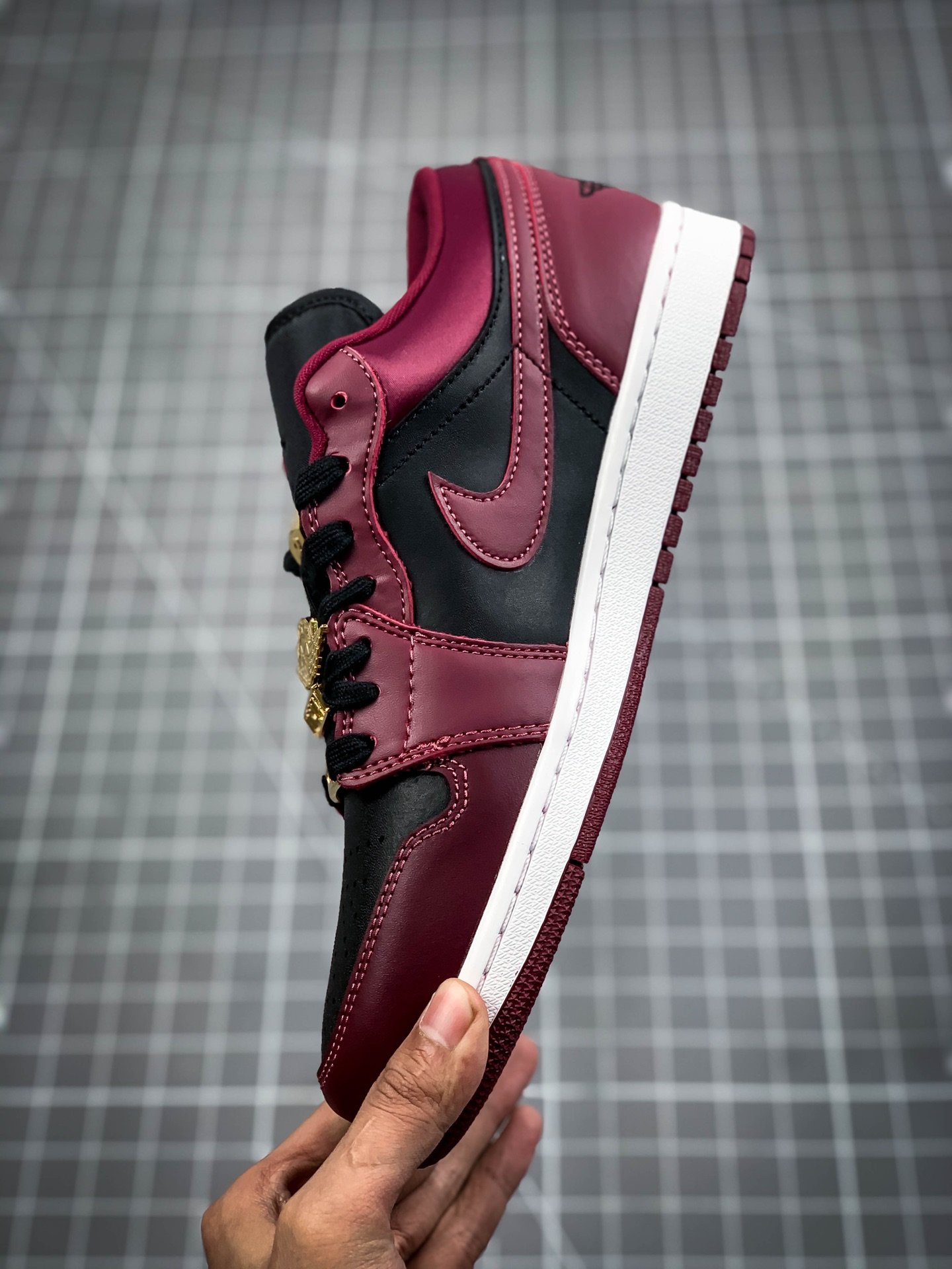 Air Jordan 1 Low Se Dark Beetroot/Black/White/Dark Beetroot 13