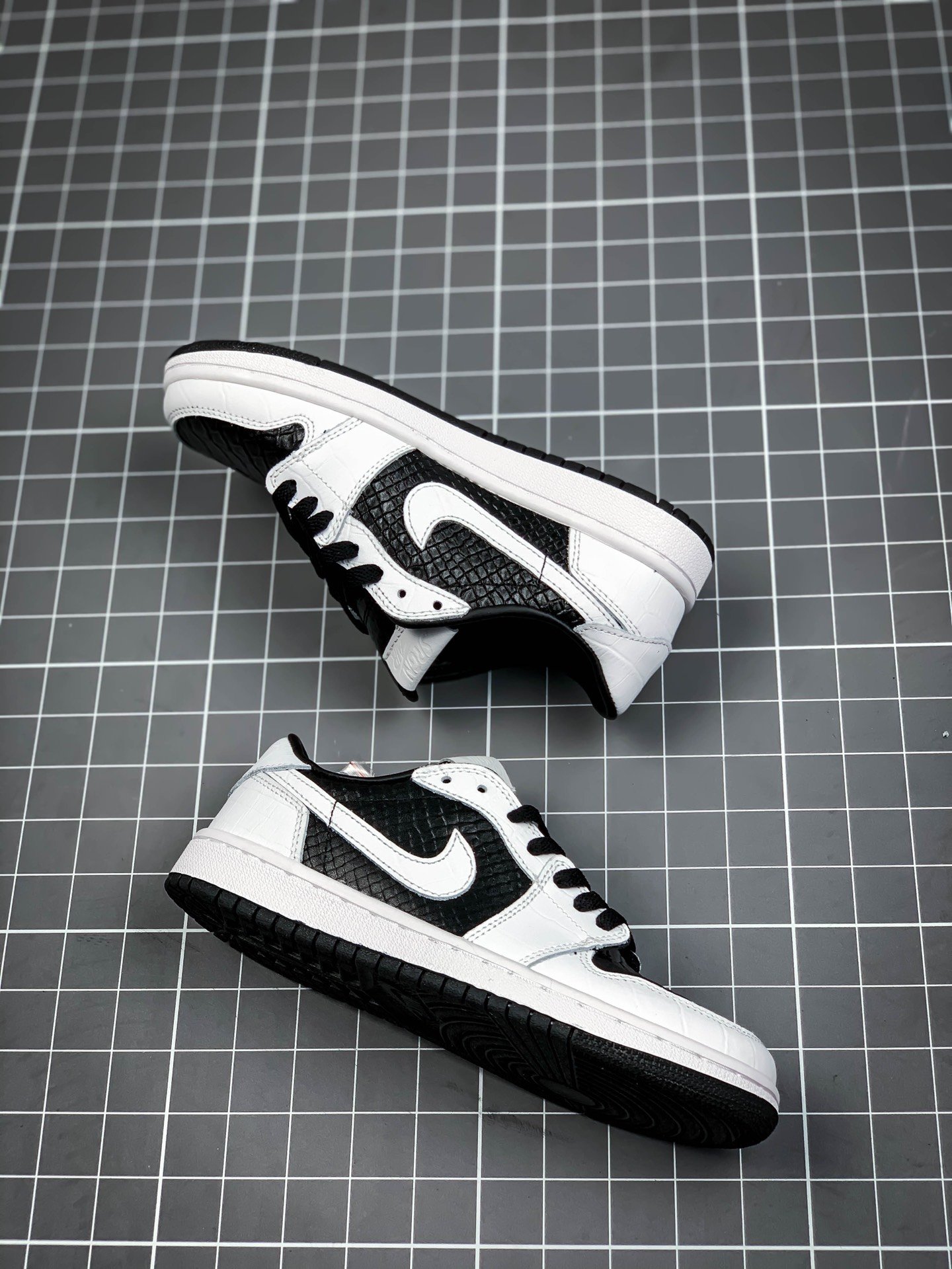 Air Jordan 1 Low Retro Yin Yang Pack Black/White 5