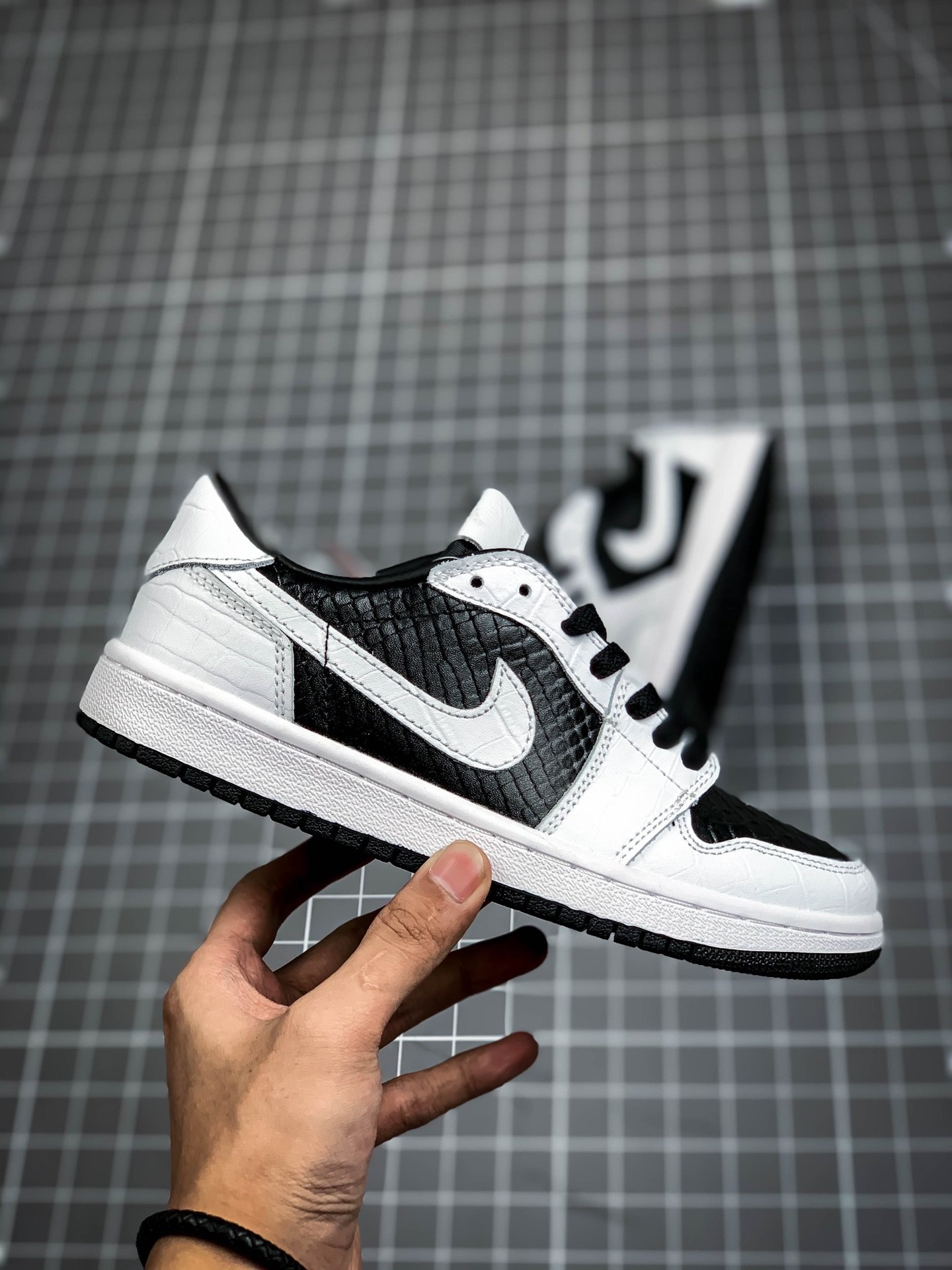 Air Jordan 1 Low Retro Yin Yang Pack Black/White 13