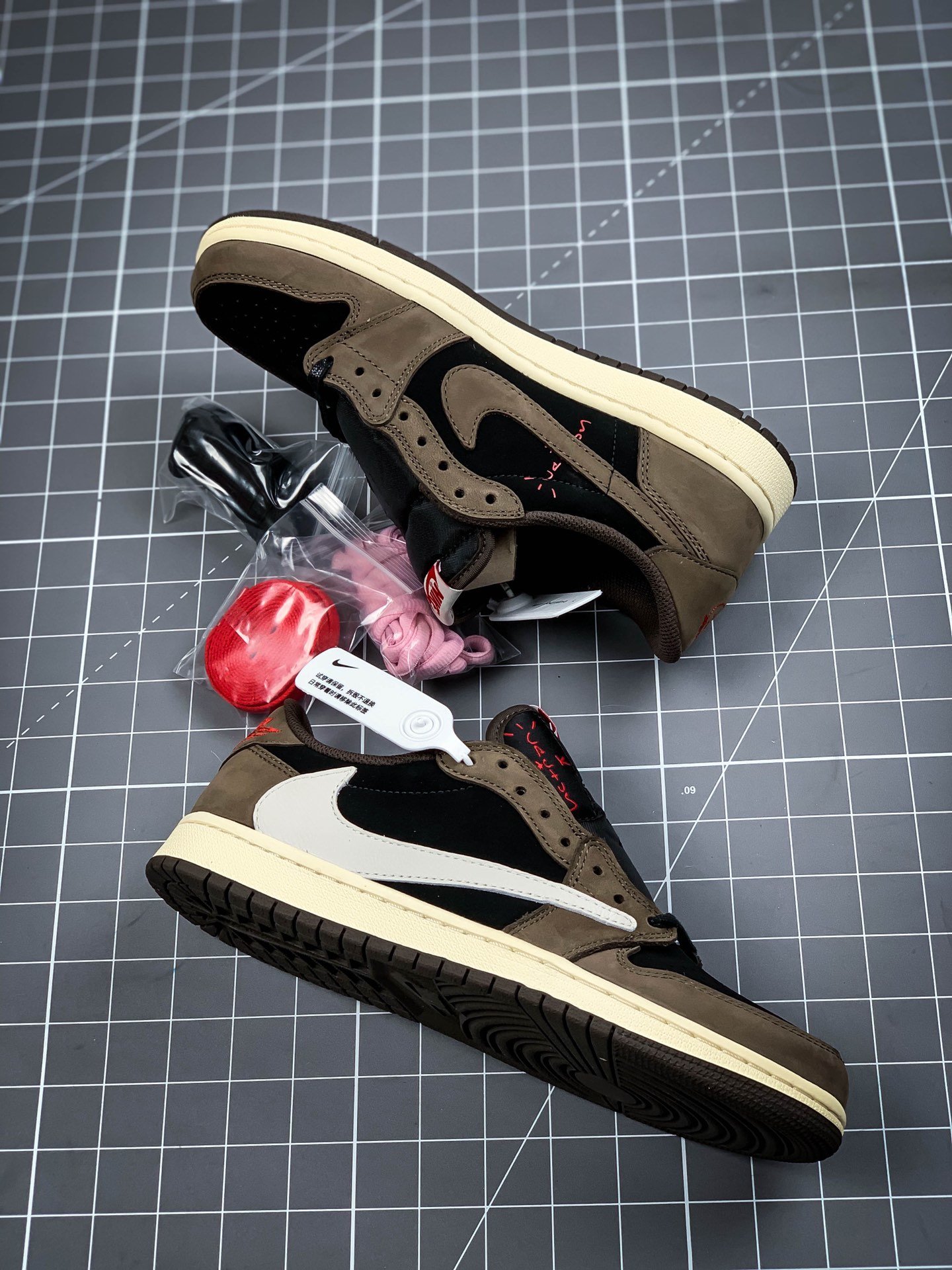 Air Jordan 1 Retro Low Og Sp Travis Scott Black/Dark Mocha/Red 5