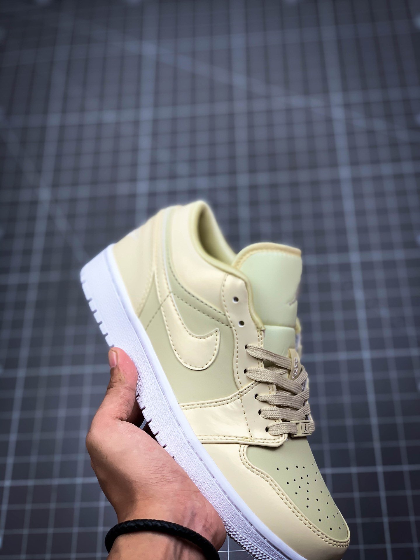 Air Jordan 1 Low Fossil Mushroom Light Yellow 9